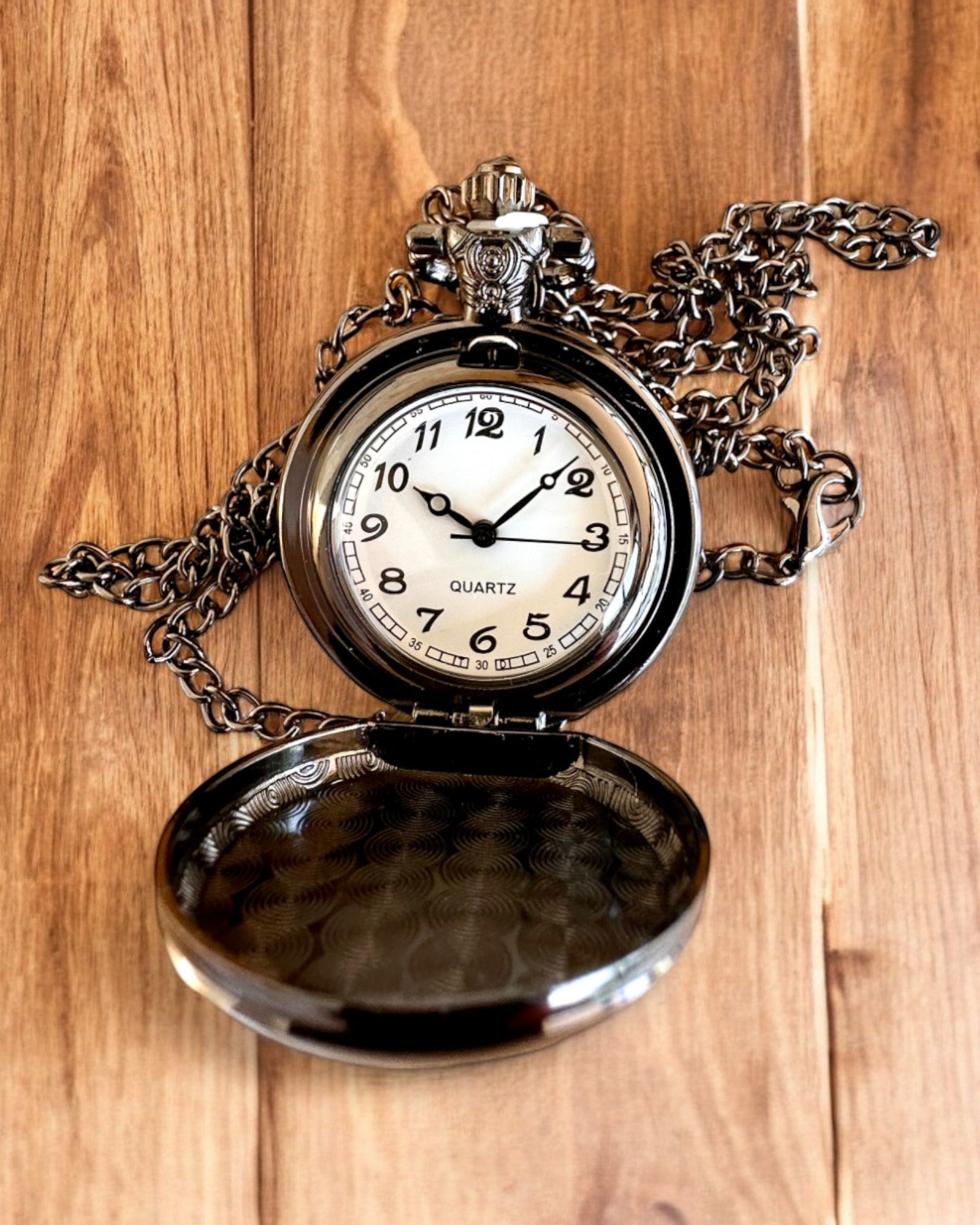 Lommeur "Tygrisk Elegance" i rustfrit stål med mulighed for gravering som gave