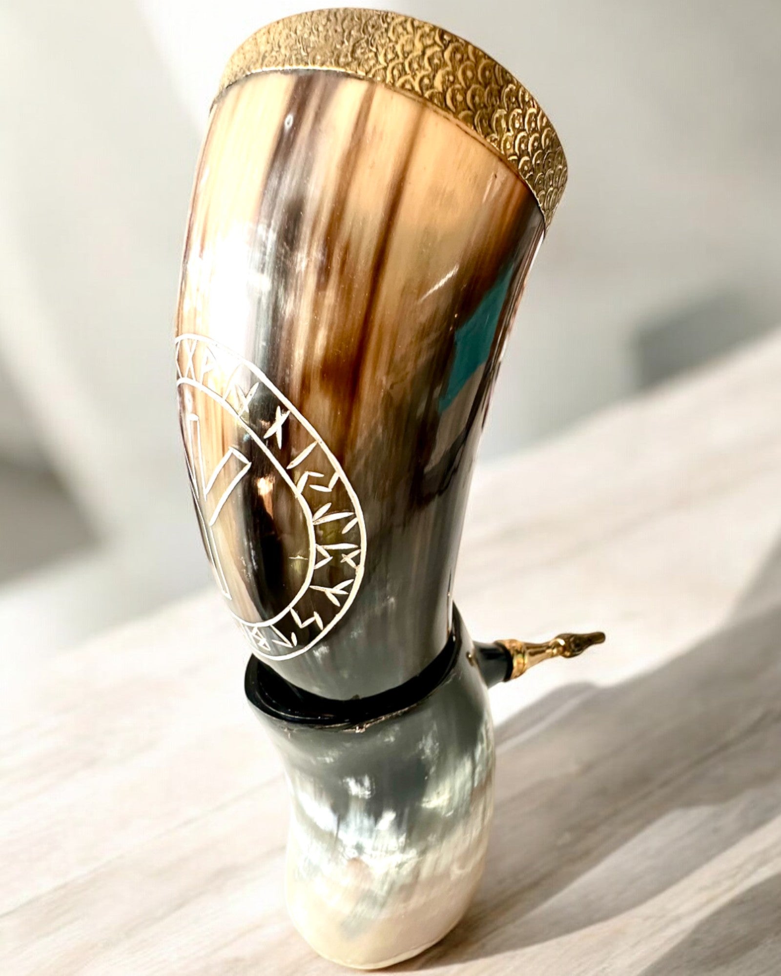 Hornkrus "Viking Valor" - Håndgraveret, Premium Kvalitet - 4 varianter at vælge imellem