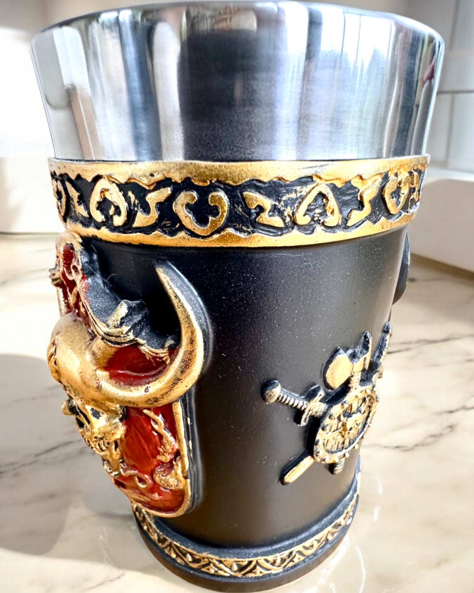 Karnawałowy Kufel Wojownika - 600 ml, 16 cm høj, mulighed for personlig gravering som gave