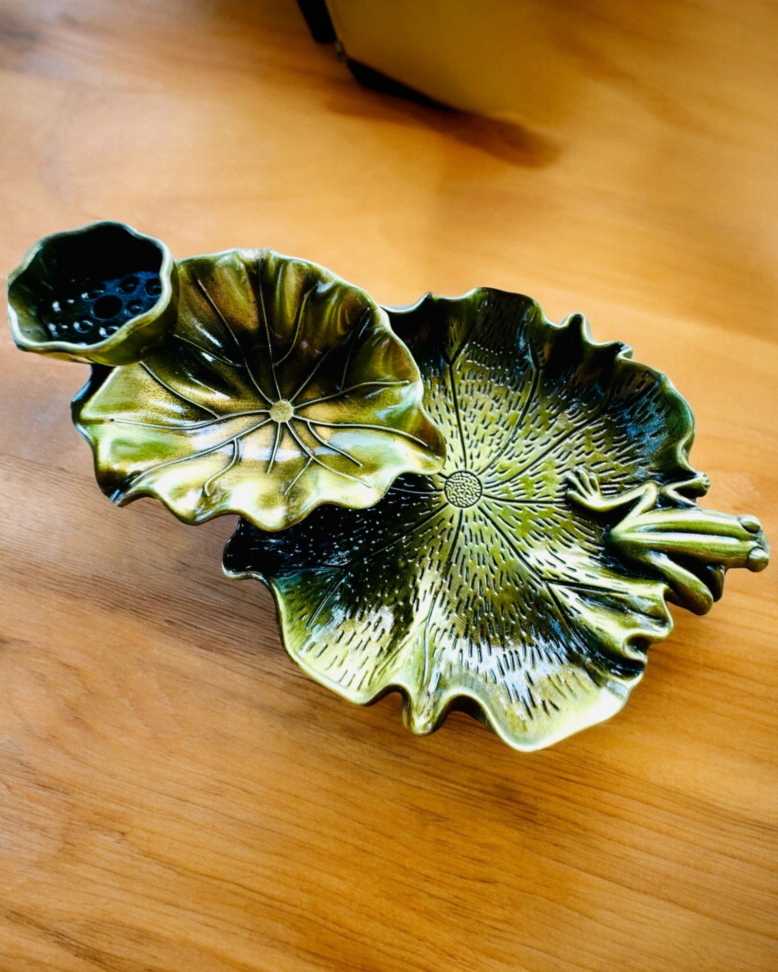 Elegant Metal Røgelsesholder Lotusblad - 4 varianter at vælge imellem, mulighed for personlig gravering som gave