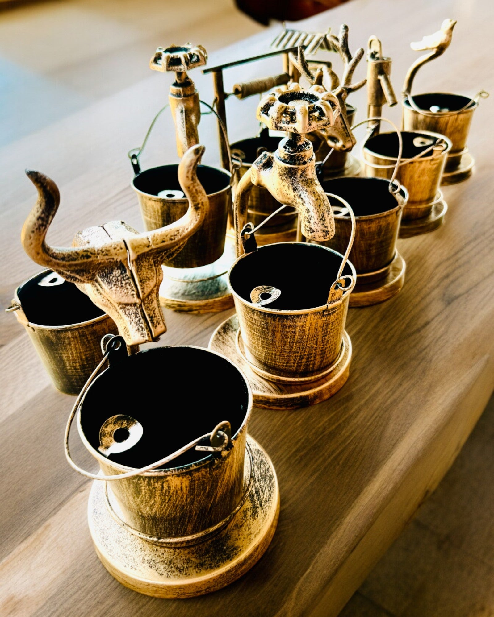 Stilfuld Metal Askebæger "Rustic Charm" 19-23 cm i højden, 8 varianter at vælge imellem, gravering på forespørgsel