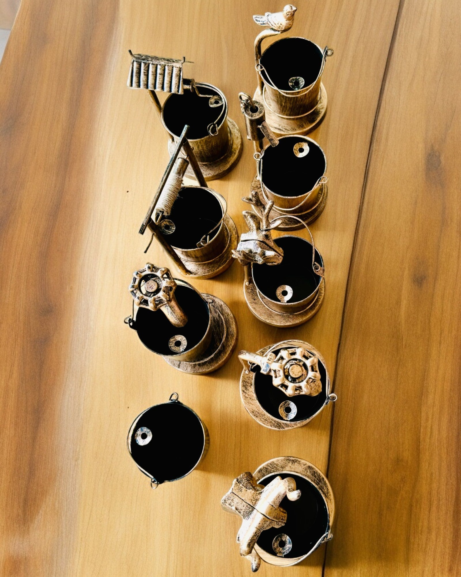 Stilfuld Metal Askebæger "Rustic Charm" 19-23 cm i højden, 8 varianter at vælge imellem, gravering på forespørgsel