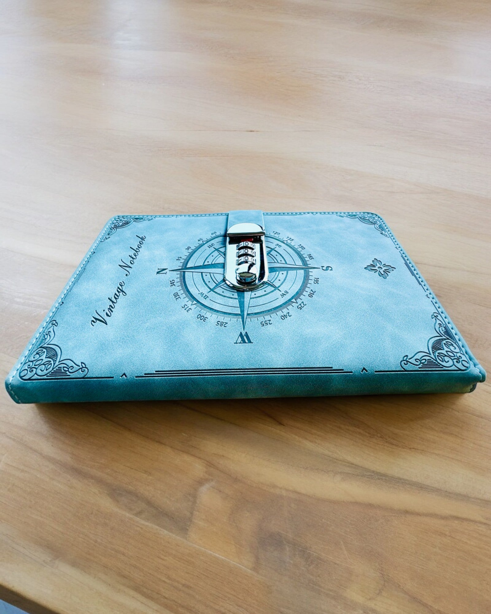 Hemmelig Notesbog A5 Vintage med kodelås - Vælg Din Stil, personliggørelse med gravering som gave