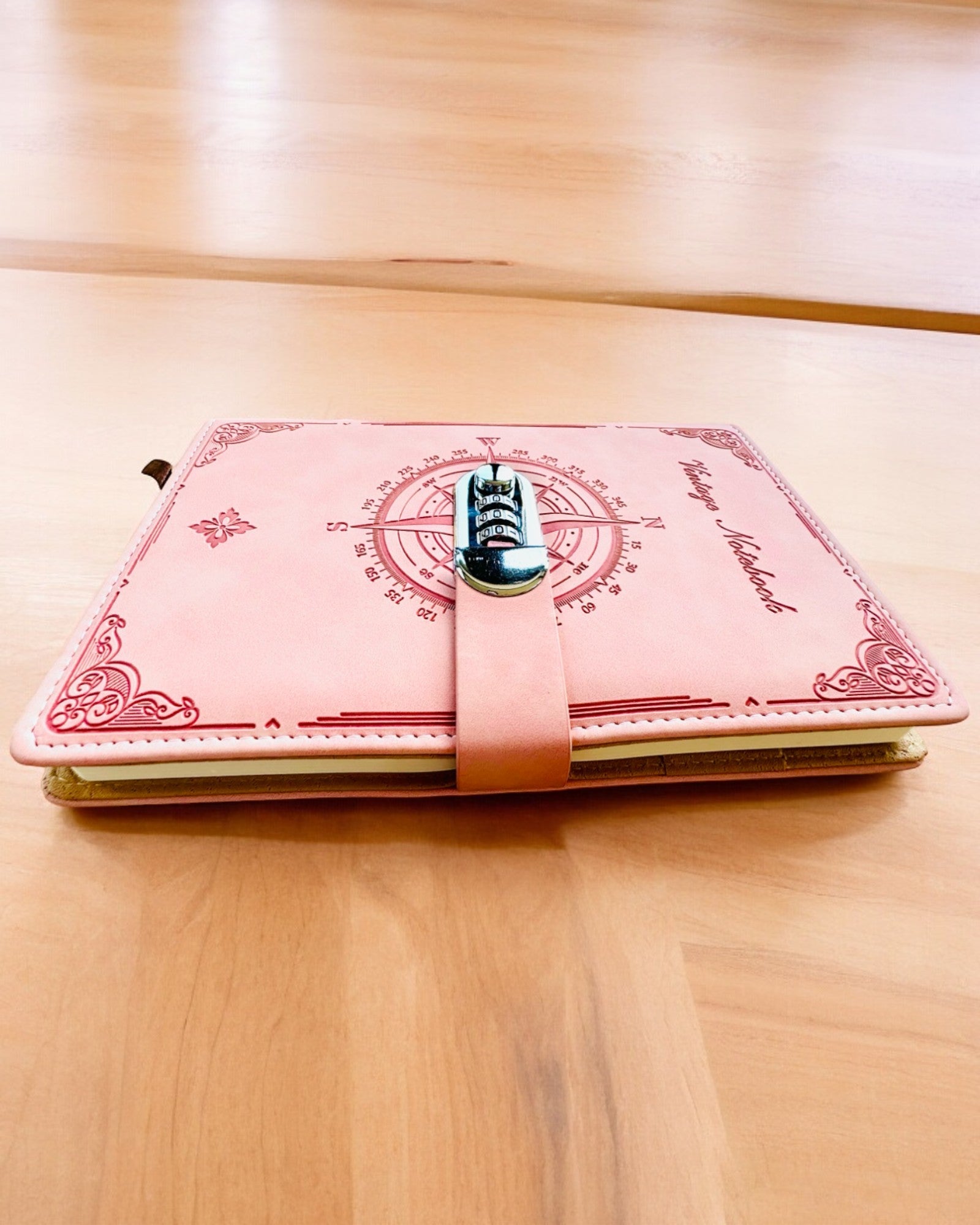 Hemmelig Notesbog A5 Vintage med kodelås - Vælg Din Stil, personliggørelse med gravering som gave