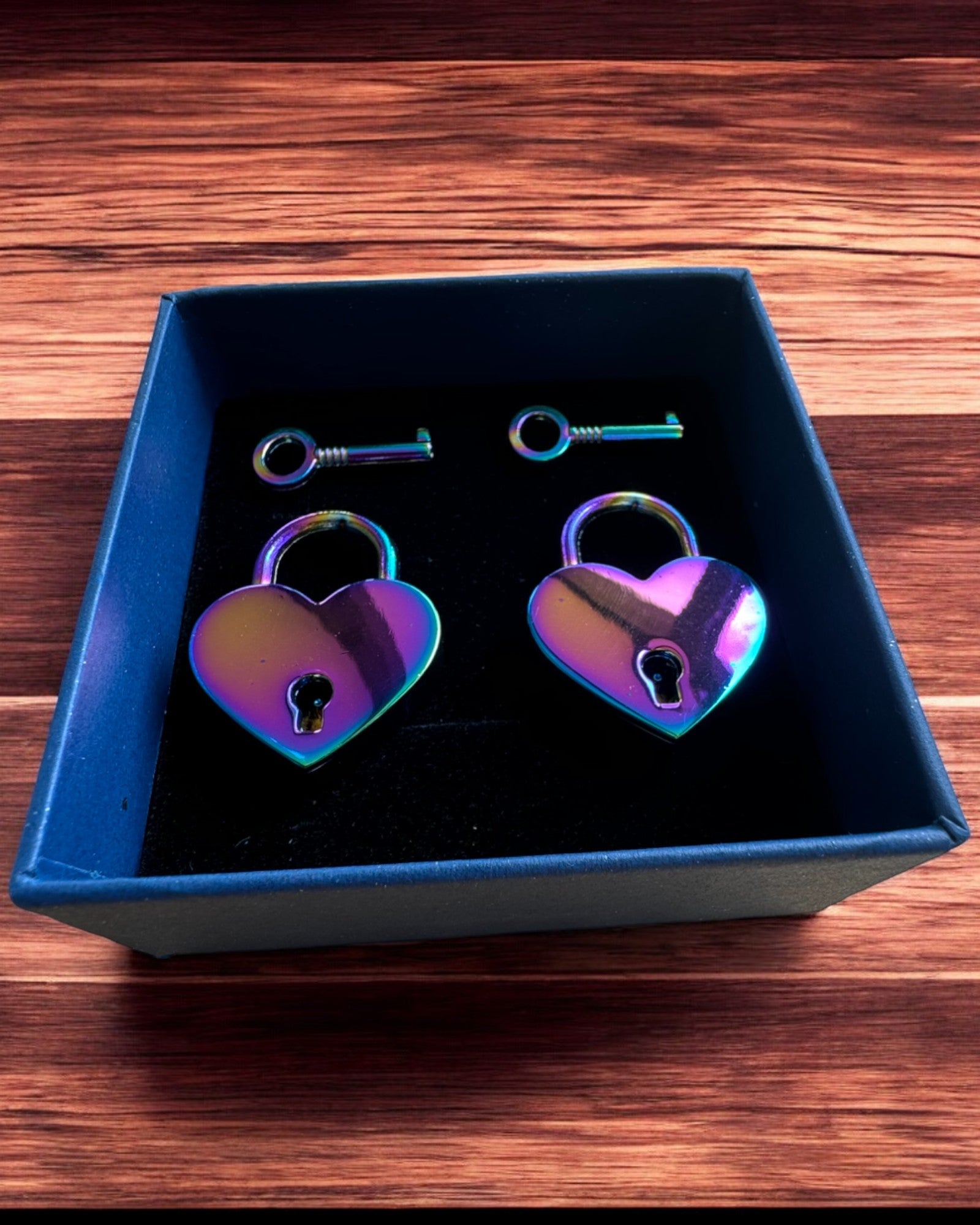 Kærligheds Mini Hængelåse Hjerte DeLuxe, Sæt med 2 hængelåse med nøgler, 6 varianter at vælge imellem, mulighed for personlig gravering som gave