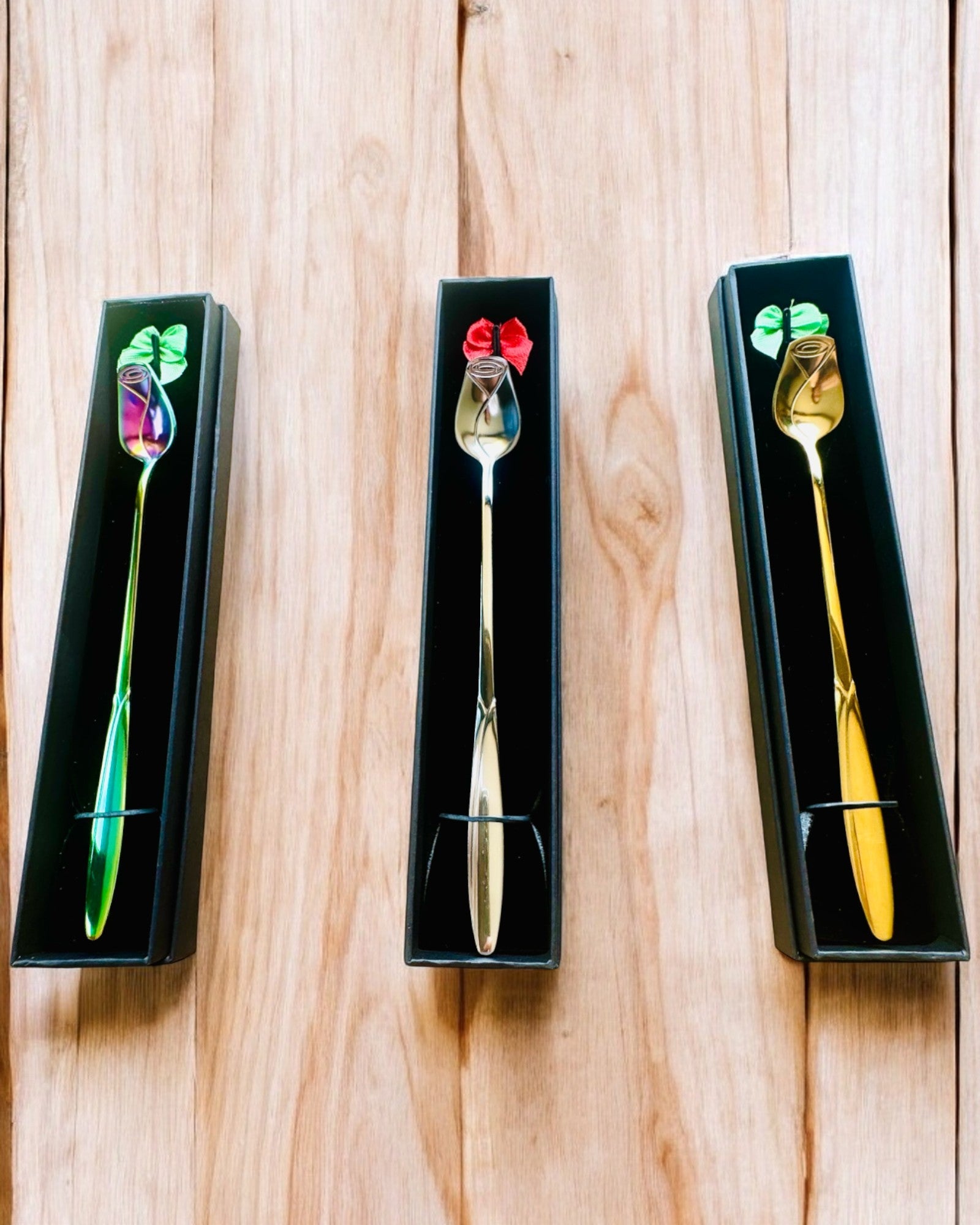 Personliggjort Rosen Ske med Mulighed for Gravering som gave - 3 farvevarianter at vælge imellem