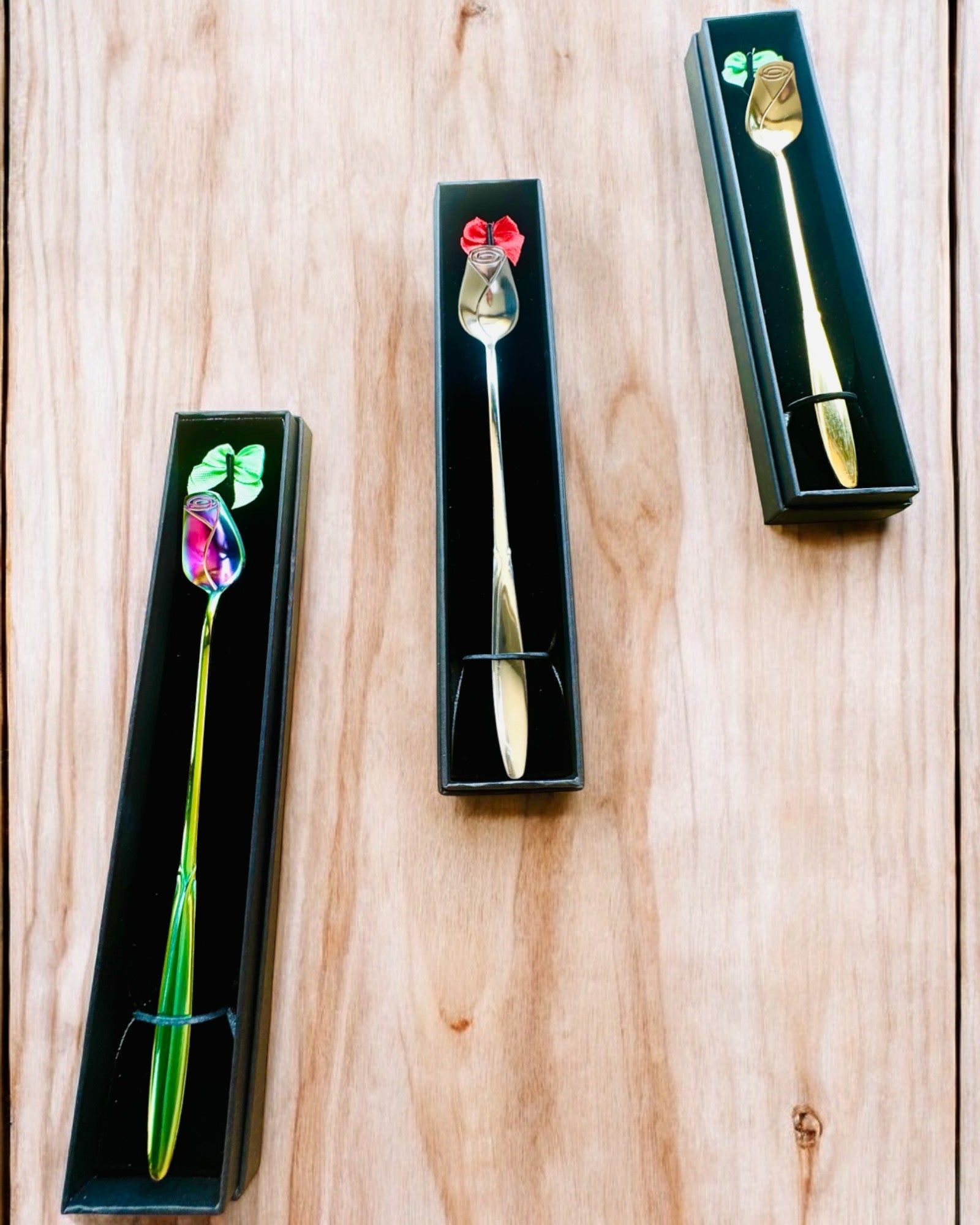 Personliggjort Rosen Ske med Mulighed for Gravering som gave - 3 farvevarianter at vælge imellem