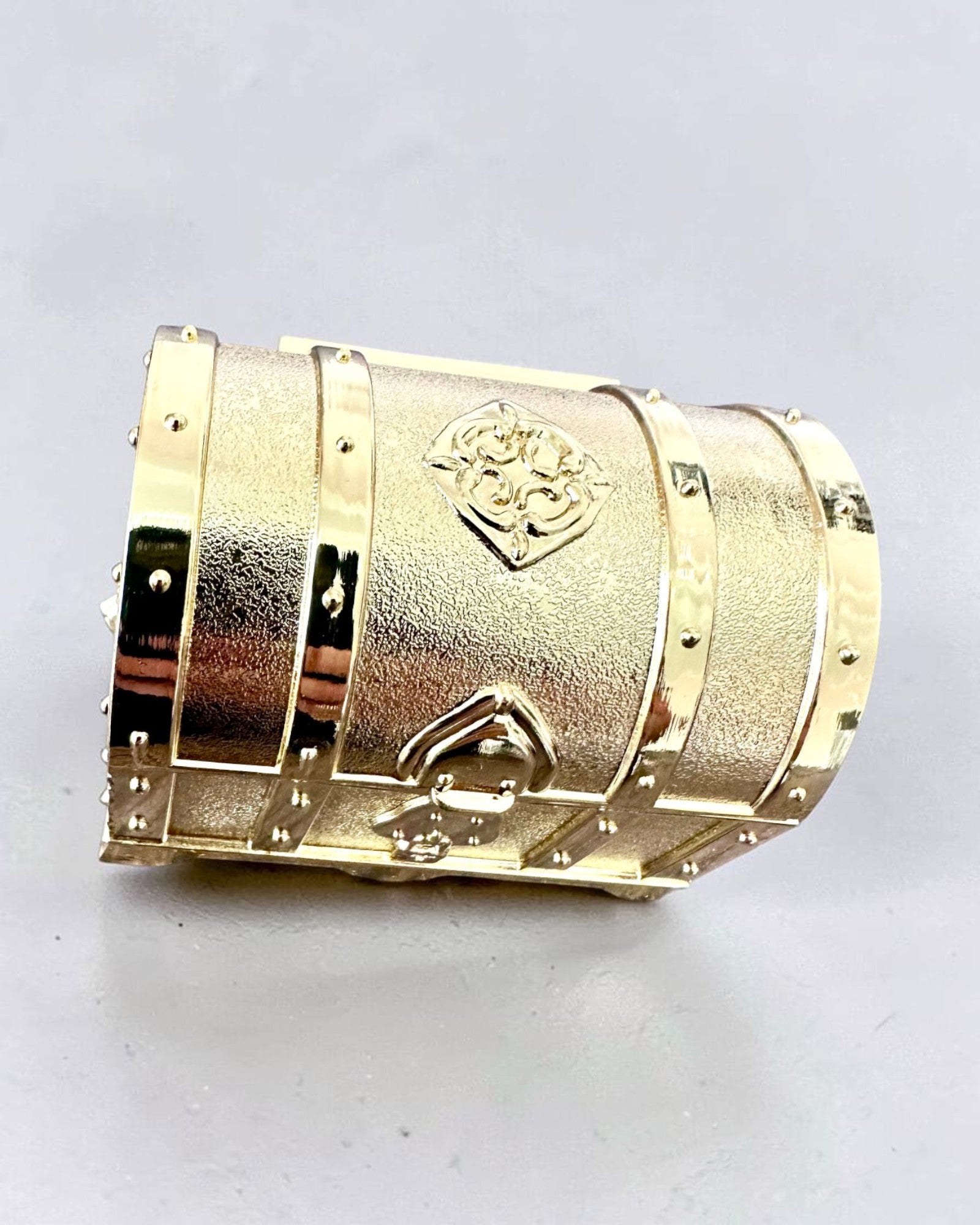 Retro Metal Skattekiste med Gravering - Sølvfarvet Kasse 7x5x5 cm