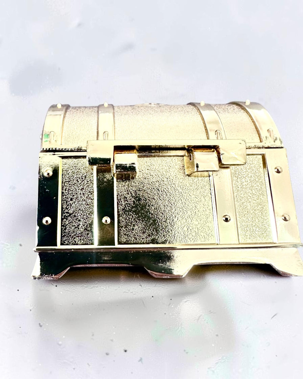 Retro Metal Skattekiste med Gravering - Sølvfarvet Kasse 7x5x5 cm