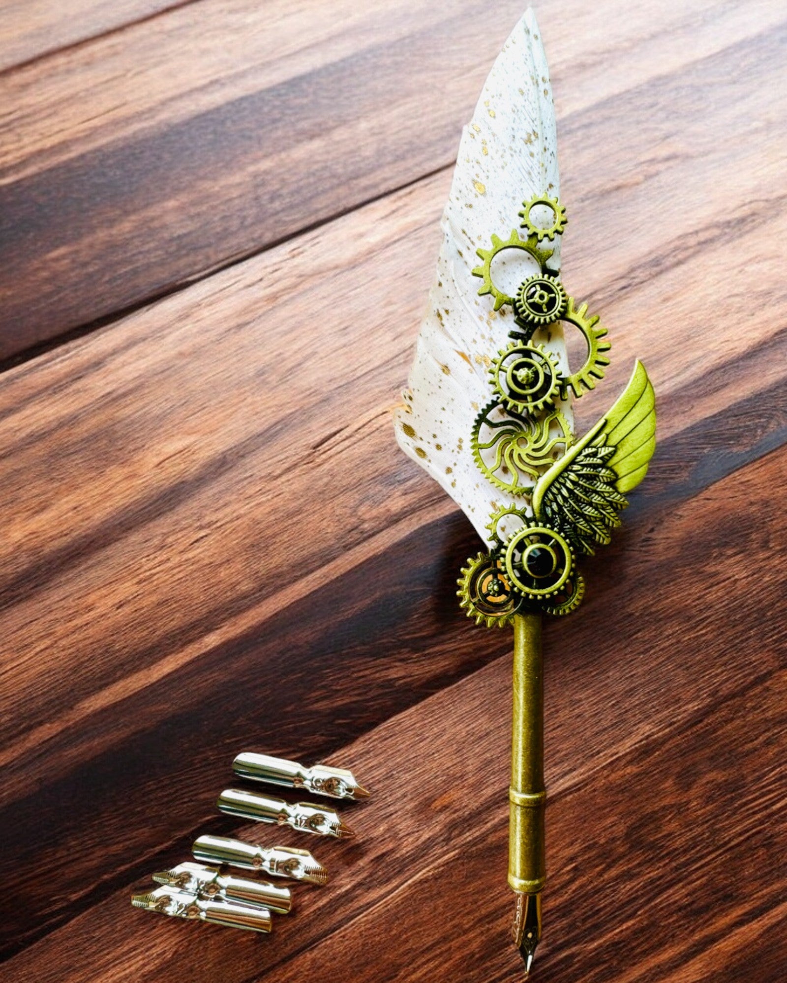Kaligrafipenne "Steampunk Elegance" med Kalkunfjer - Håndlavet 5 varianter at vælge imellem, personliggørelse med gravering til gave