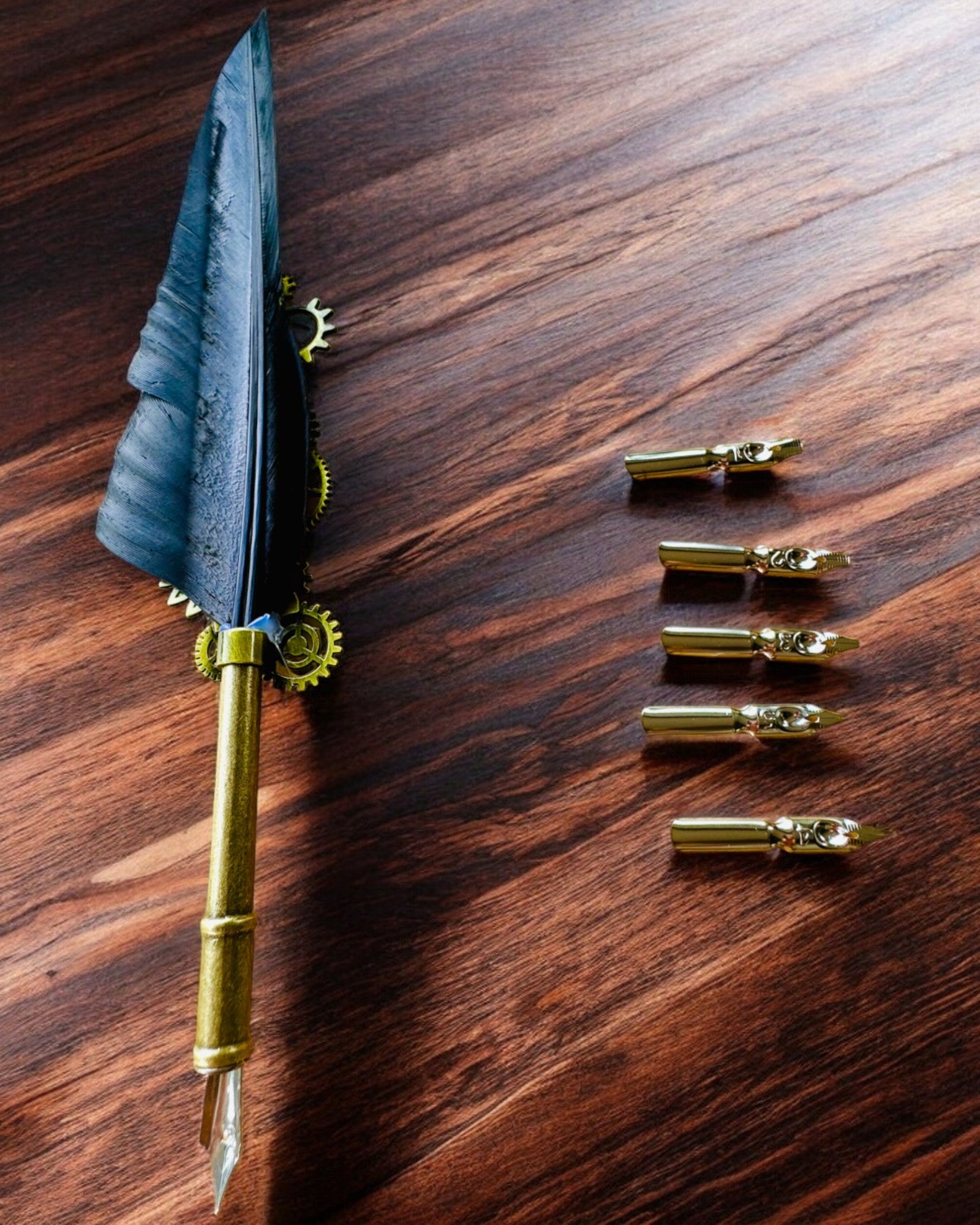 Kaligrafipenne "Steampunk Elegance" med Kalkunfjer - Håndlavet 5 varianter at vælge imellem, personliggørelse med gravering til gave