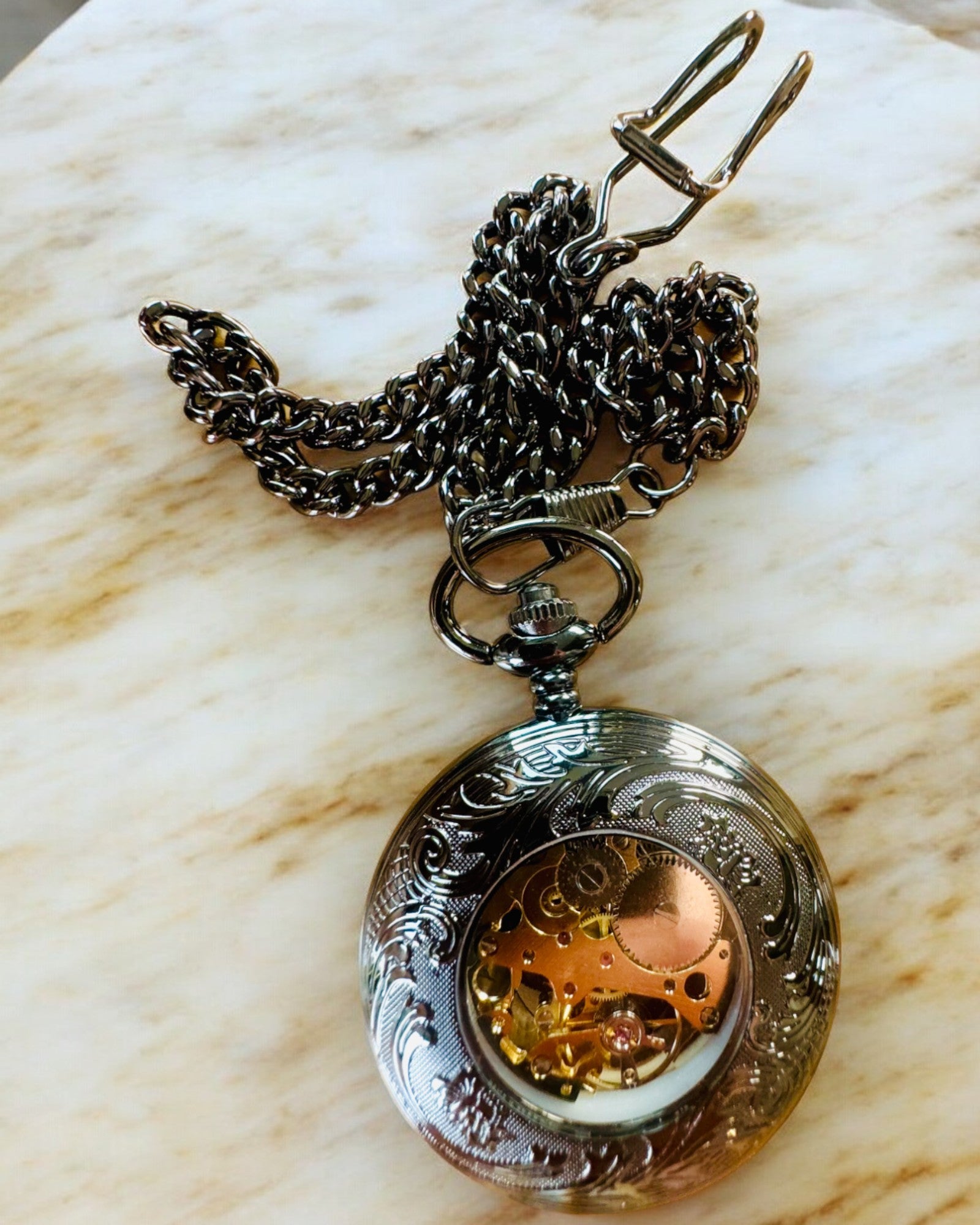 Lommeur "Equus Tempus" - Sort med Hestemotiv, mulighed for personlig gravering - sort urskive