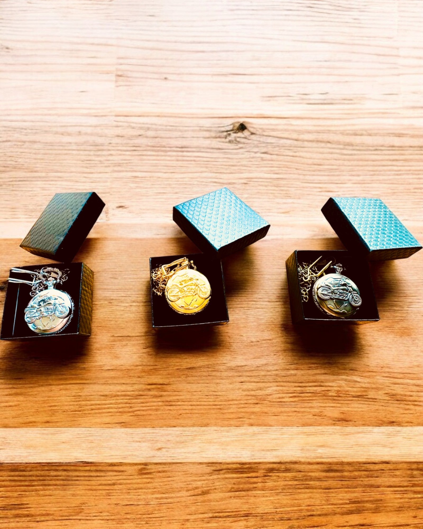 Lommeur "Motocyklowy Elegancik 2" – Gravering til gave, 3 farvevarianter