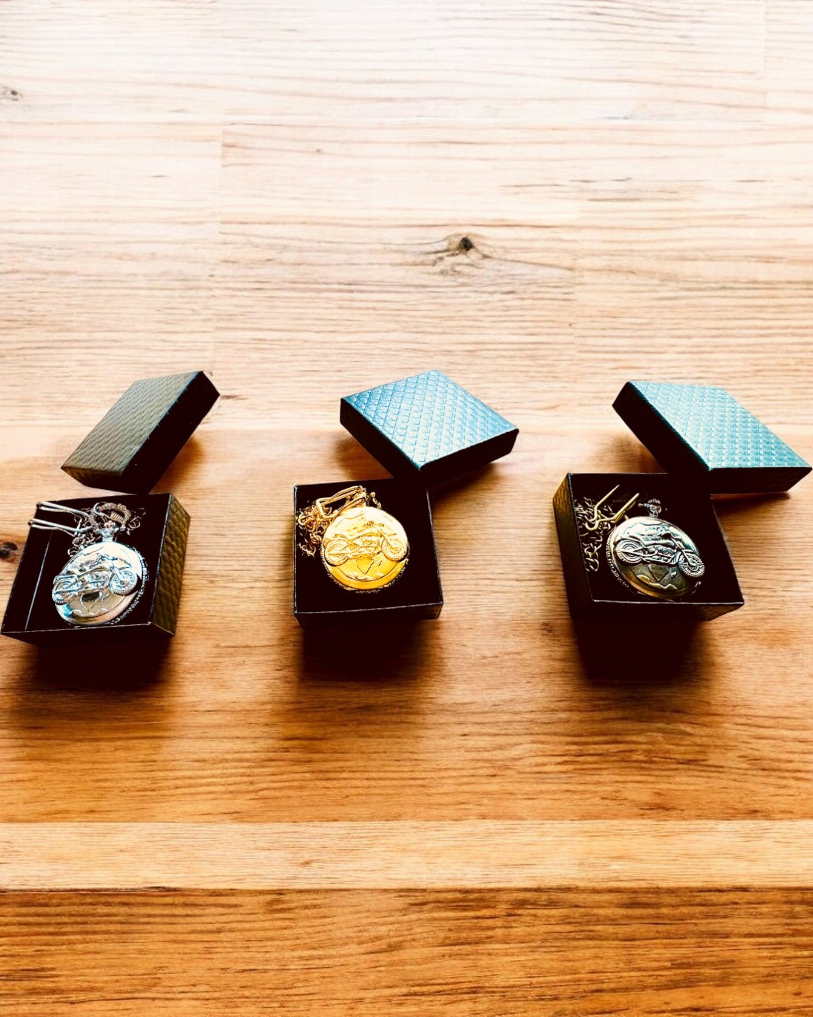 Lommeur "Motocyklowy Elegancik 2" – Gravering til gave, 3 farvevarianter