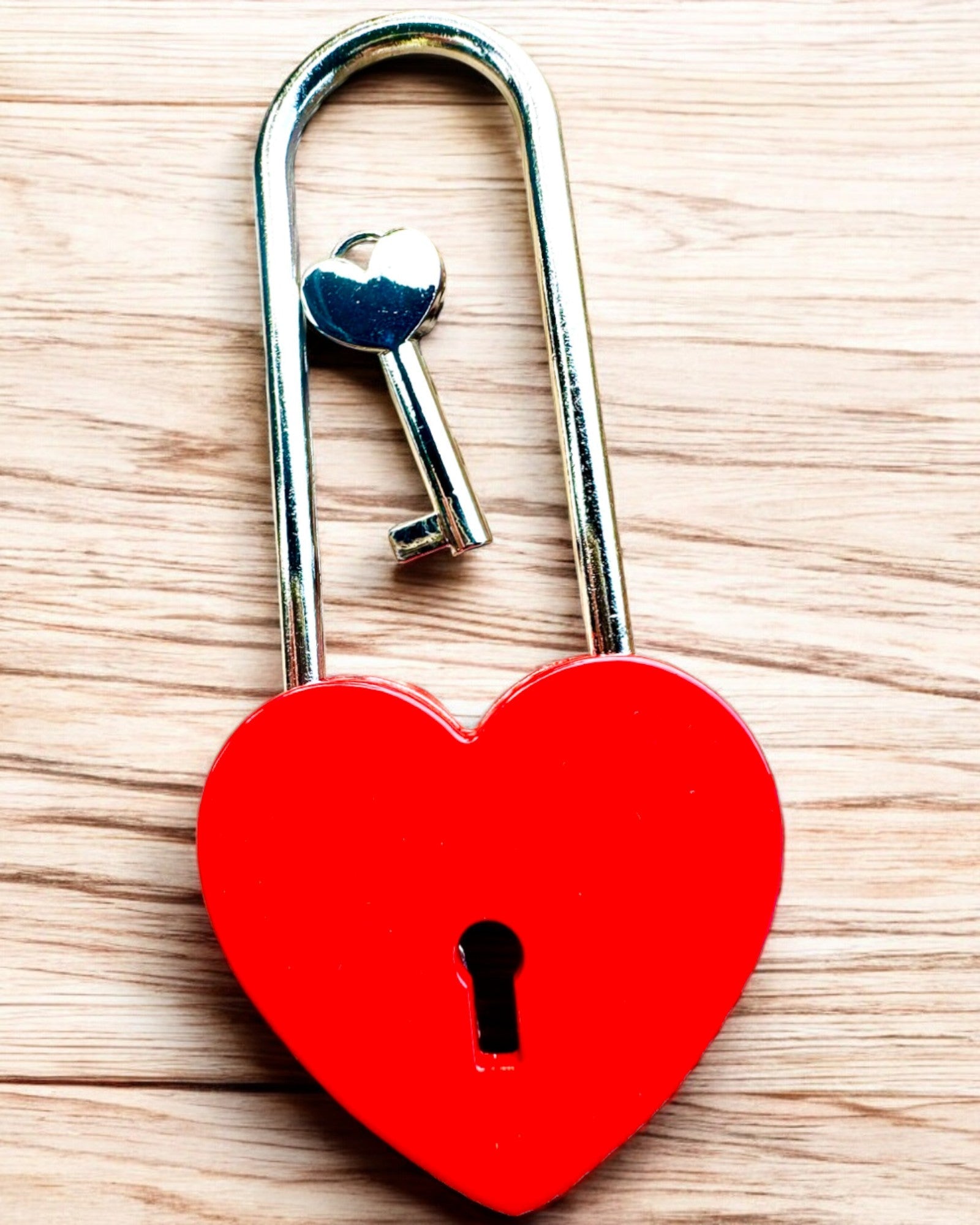 Magiske kærlighedslåse med indgravering som gave, 5 farvevarianter at vælge imellem