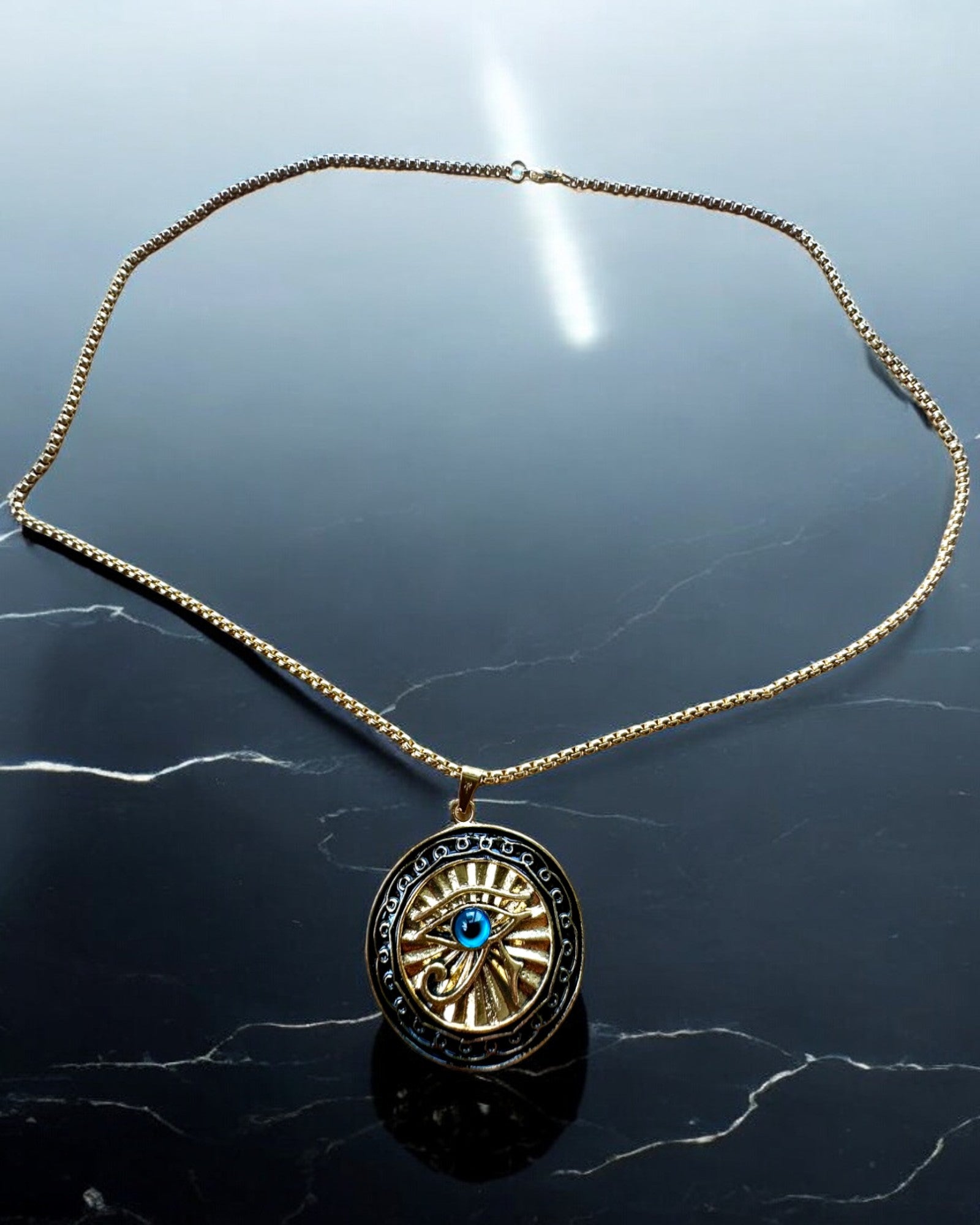 Amulet "Oko Horusa" - Elegance og Beskyttelse, mulighed for personlig gravering som gave