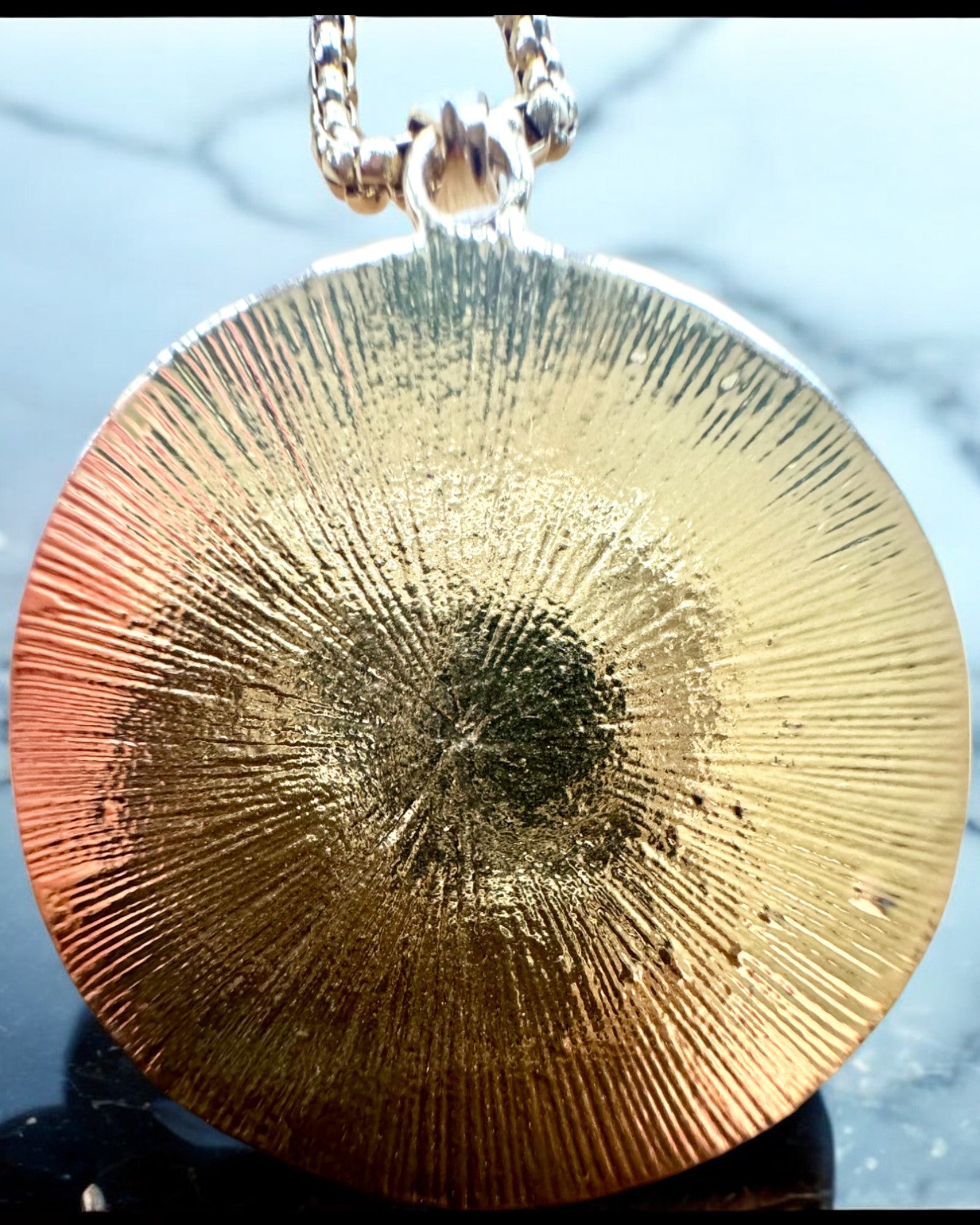 Amulet "Oko Horusa" - Elegance og Beskyttelse, mulighed for personlig gravering som gave