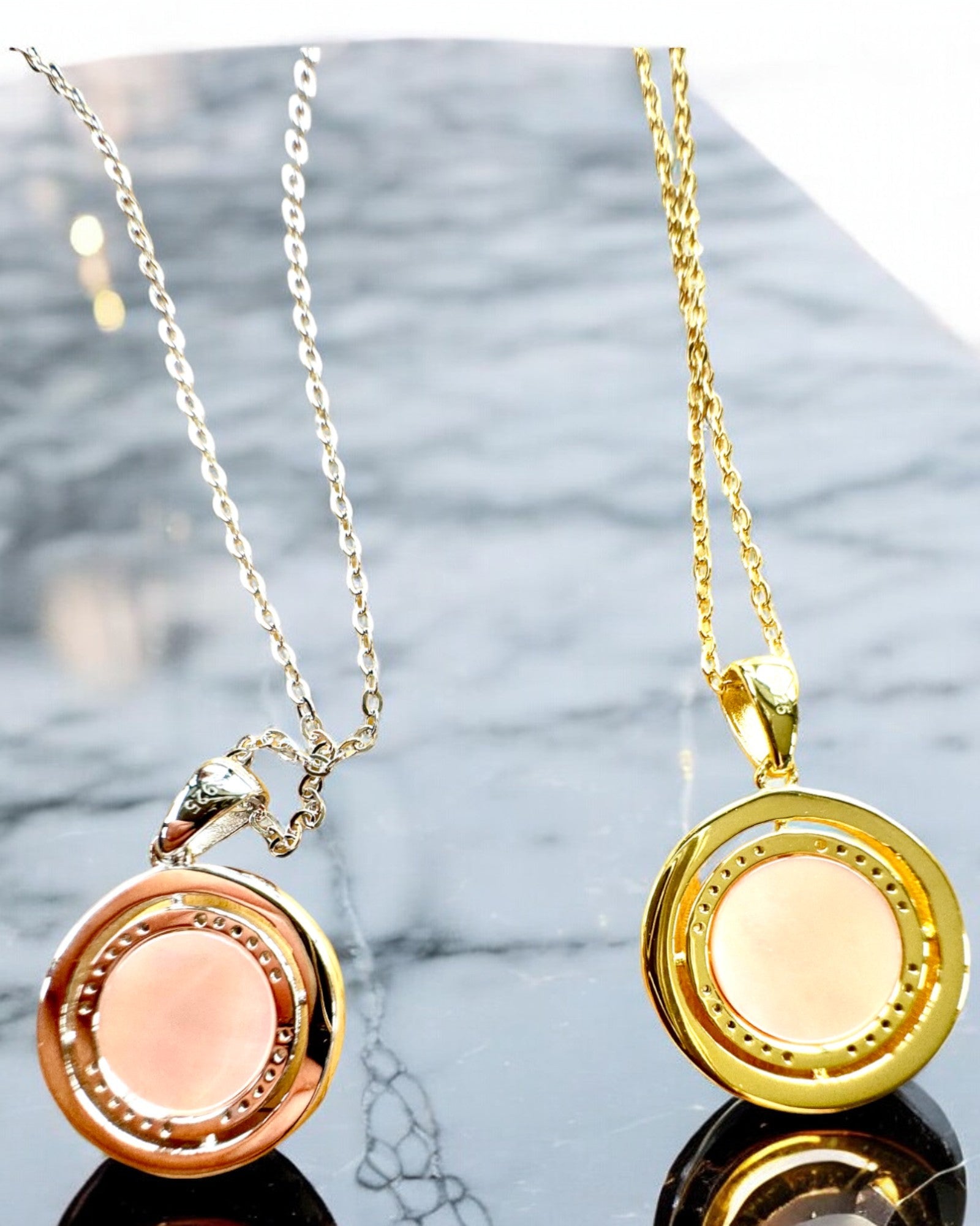 Kompas Halskæde "Stjernekurs", mulighed for personlig gravering, 2 farvevarianter at vælge imellem