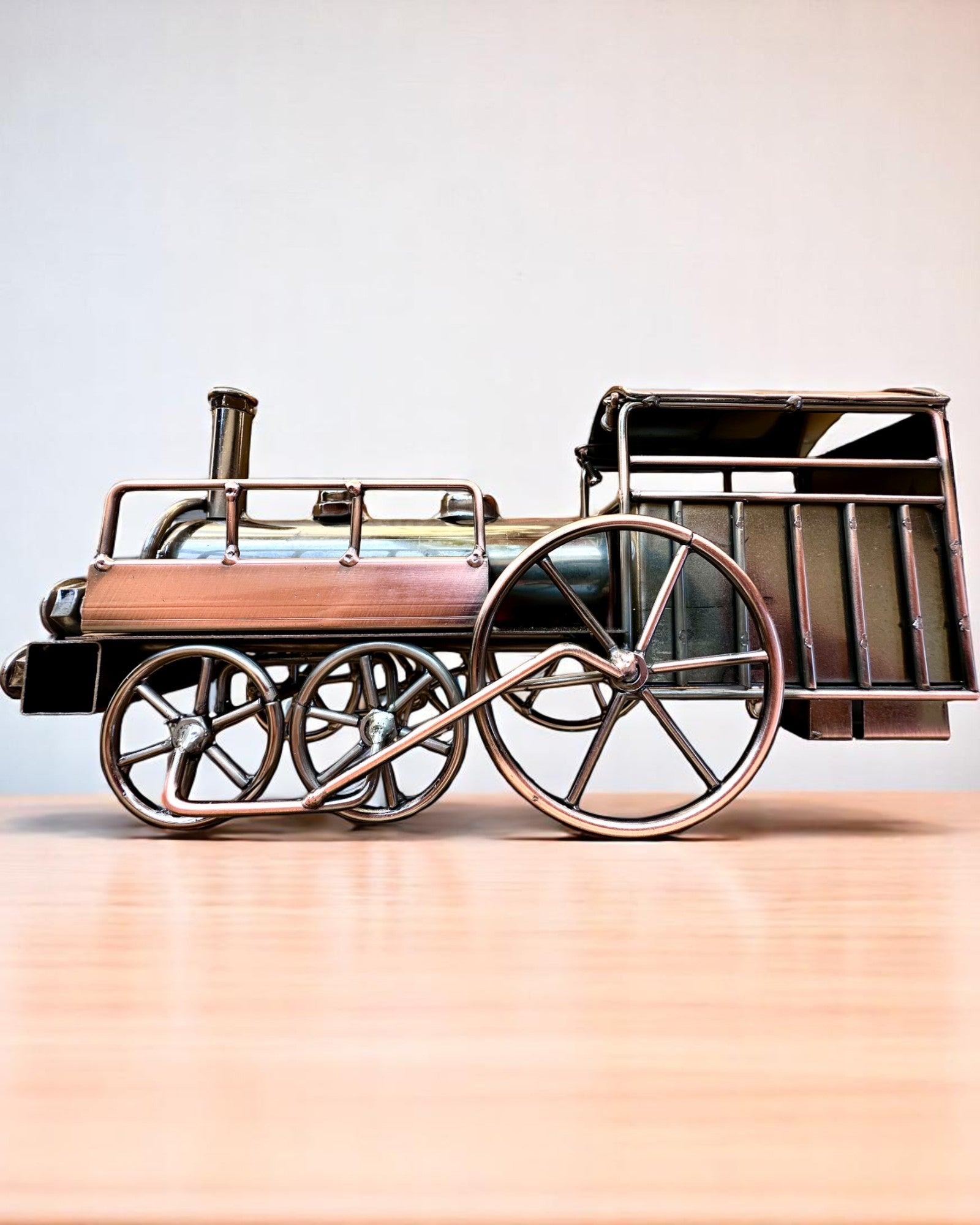 Lokomotywa af jern "Retro Express" – dekoration, model, håndlavet med mulighed for gravering som gave