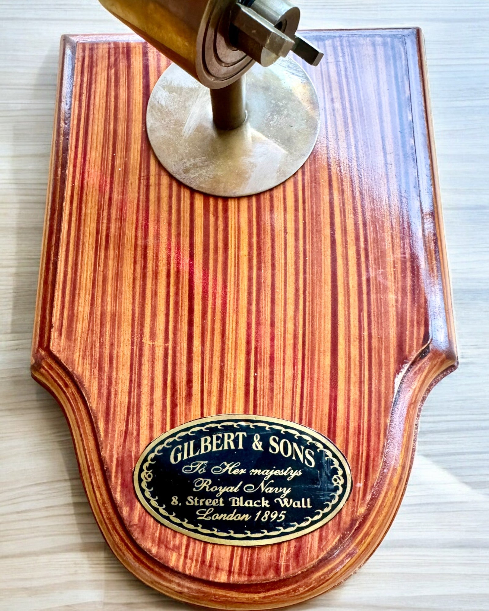 Håndværkslup "Royal Magnifier" med stativ og justerbar holder - mulighed for personlig gravering som gave