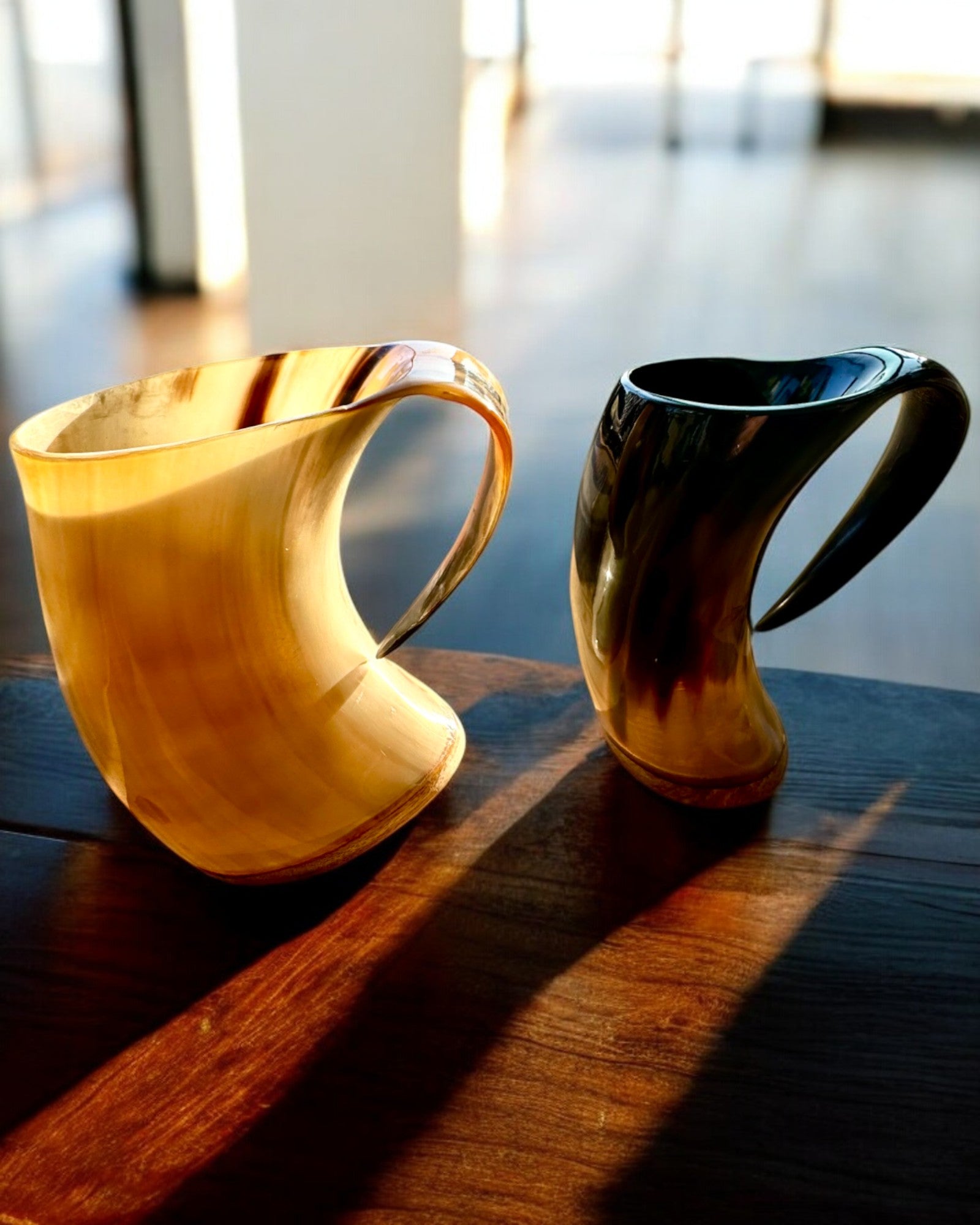 Kompakt, 350 ml, Skulptureret Mesterværk Krus med mulighed for personlig gravering - 2 farvevarianter