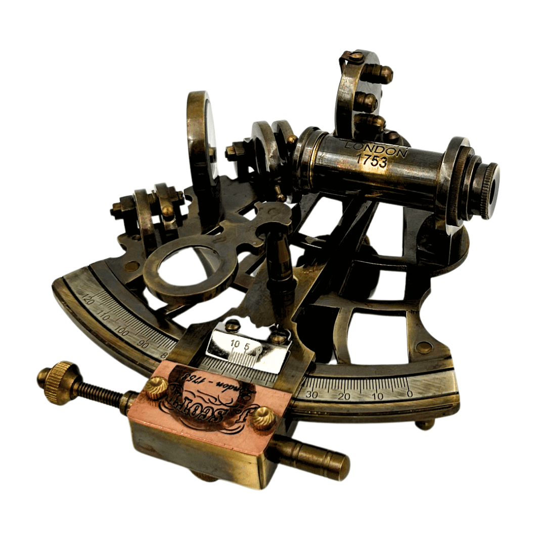 Messing Sekstant Retro i Læderetui - Elegant Navigationsinstrument med Mulighed for Gravering - Perfekt Gave til Sejlere og Historieentusiaster - Mål 13x12x7 cm