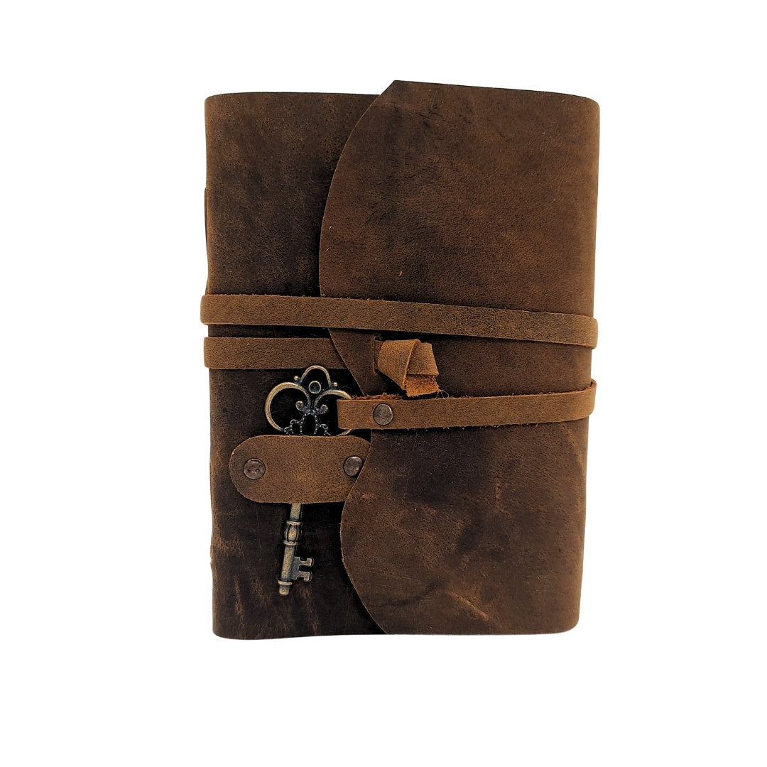 Retro lædernotesbog med lille nøgle og rem 200 sider 18 x 13 cm - AH02