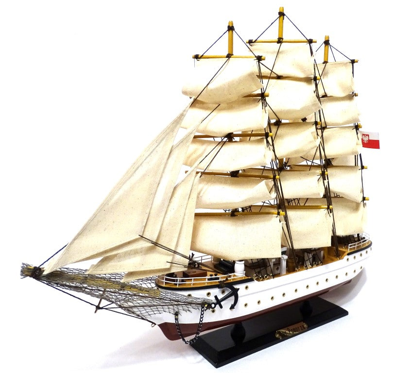 Model af sejlskibet Dar Pomorza 50cm - DARPOM50