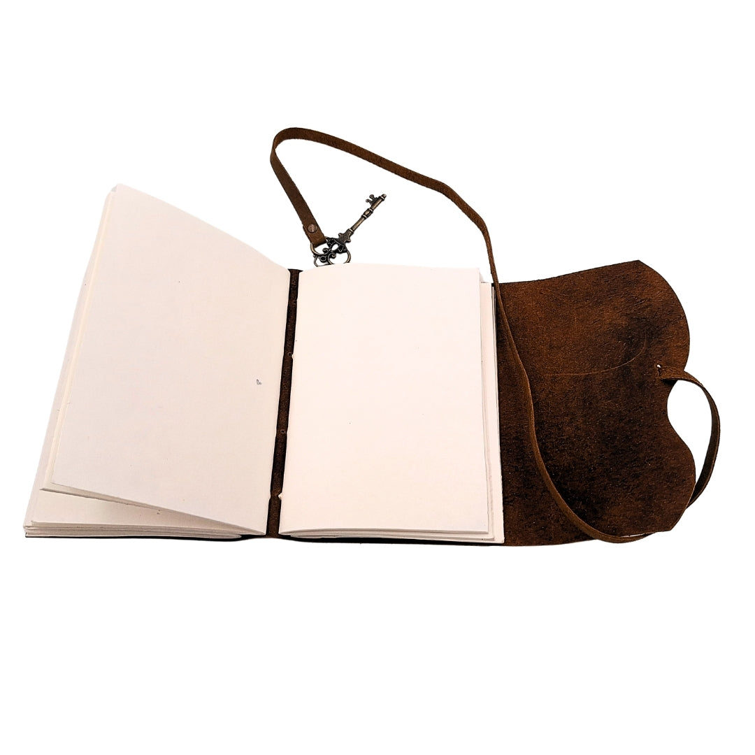 Retro lædernotesbog med lille nøgle og rem 200 sider 18 x 13 cm - AH02