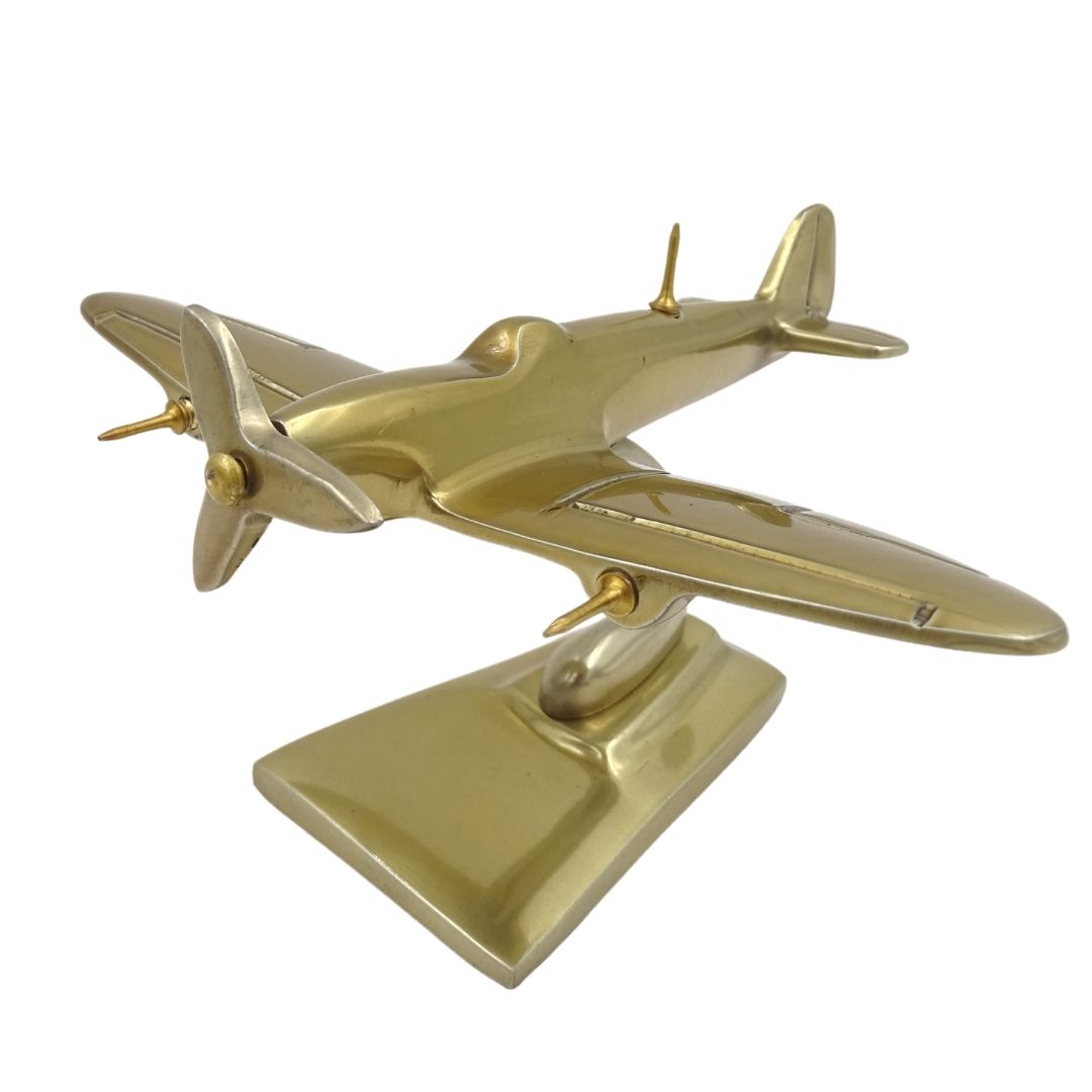 Model af Spitfire-fly - legendarisk jagerfly fra 2. verdenskrig – SPIS