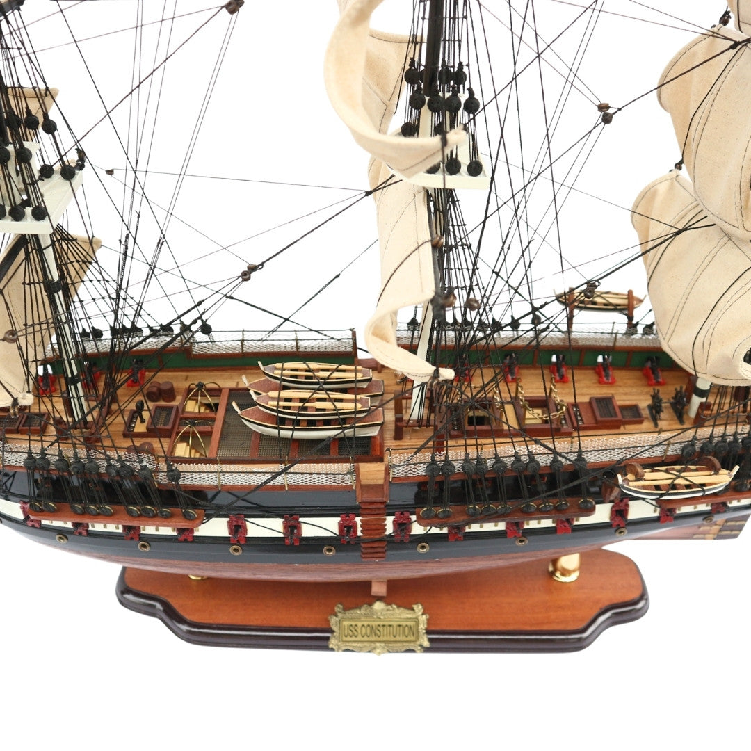 Eksklusiv stor model af sejlskibet USS Constitution 100cm med mulighed for personlig gravering