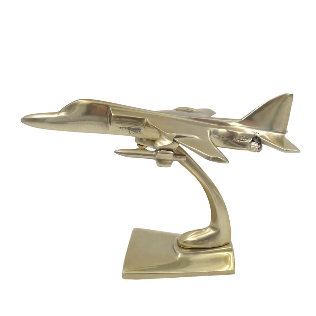 Metalmodel af Jaguar-jagerfly gave til pilot – JAG