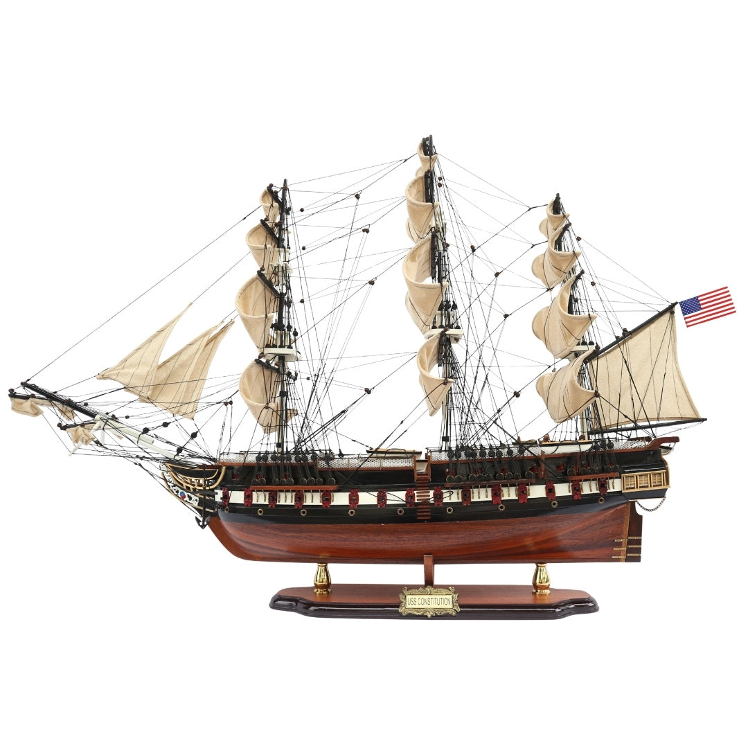 Eksklusiv stor model af sejlskibet USS Constitution 100cm med mulighed for personlig gravering