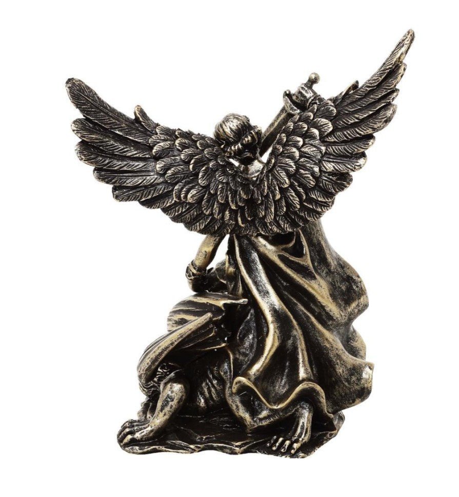 Figur af Sankt Mikael, der kæmper mod dragen - polyresin - MC-23146