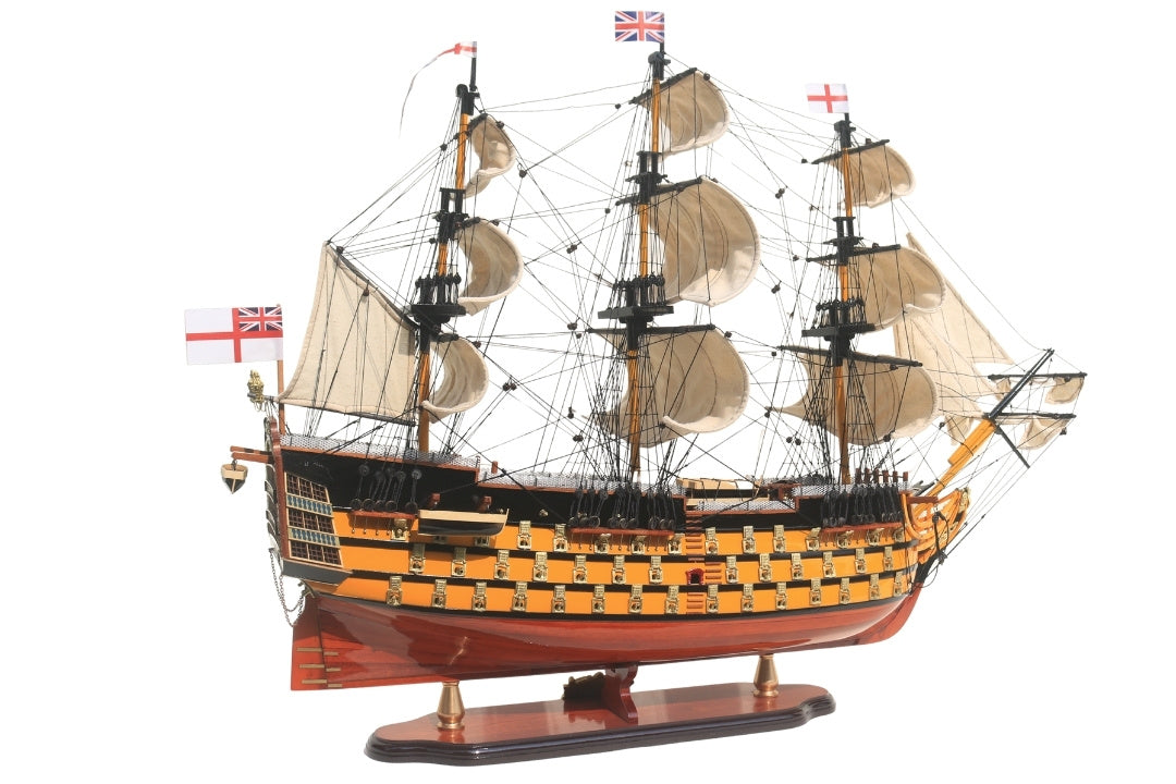 Samlet model af sejlskibet HMS Victory 80cm med mulighed for personlig gravering - eksklusiv dekoration som gave, håndlavet af eksotisk træ, høj kvalitet og sans for detaljer