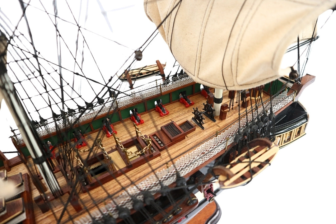 Eksklusiv stor model af sejlskibet USS Constitution 100cm med mulighed for personlig gravering