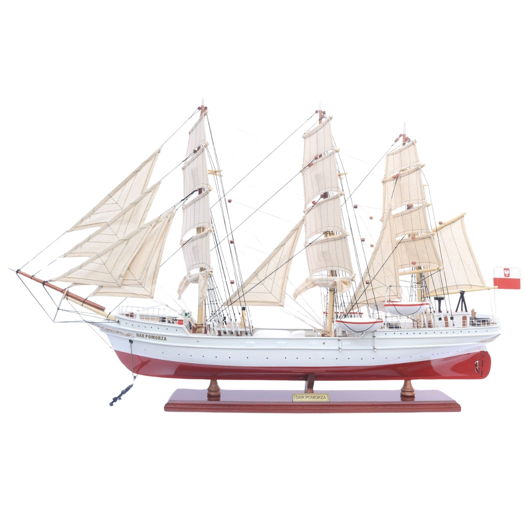 Eksklusiv model af sejlskibet Dar Pomorza 82 cm med mulighed for personlig gravering