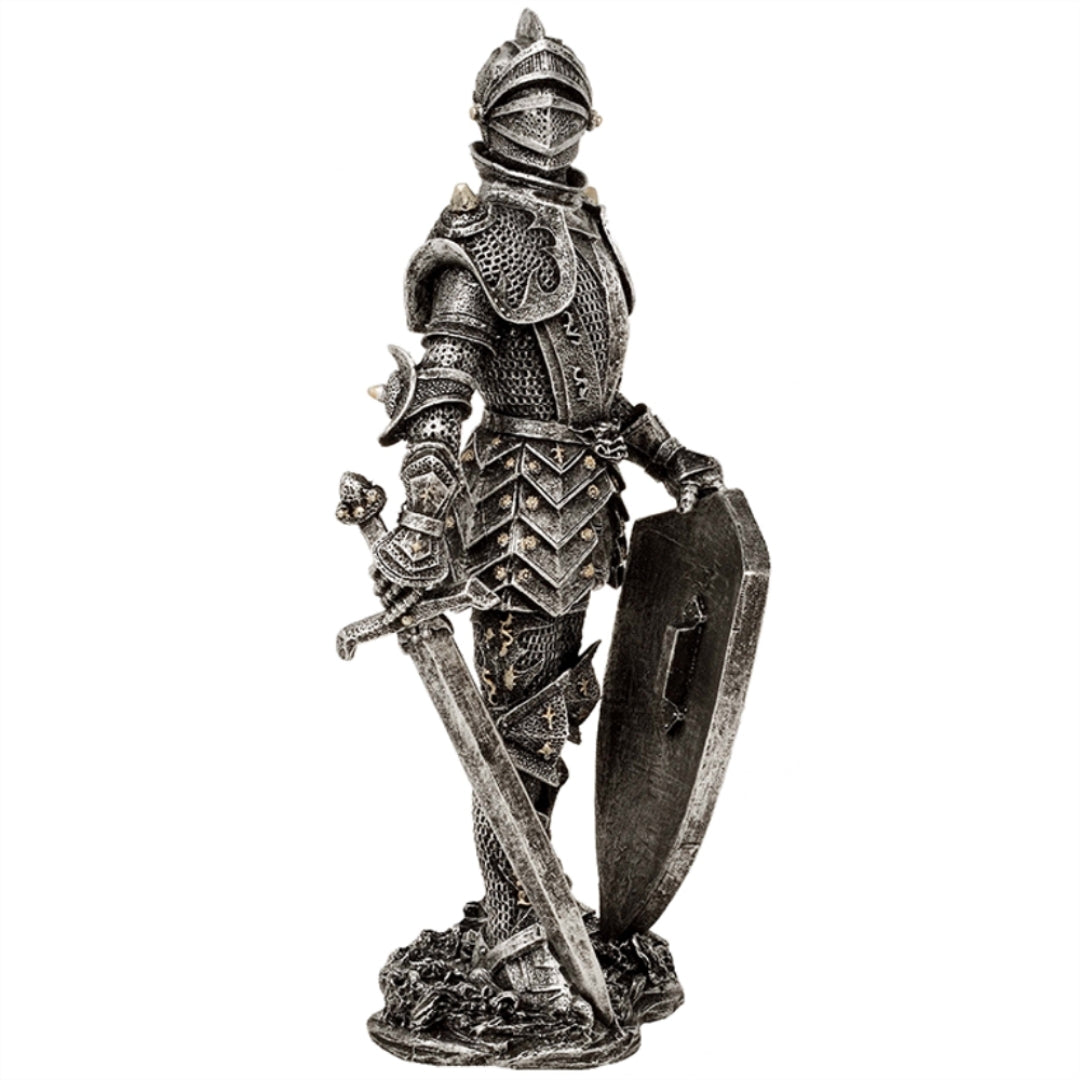 Dekorativ figur af ridder i sølvfarvet rustning, højde 30 cm - MC-23053