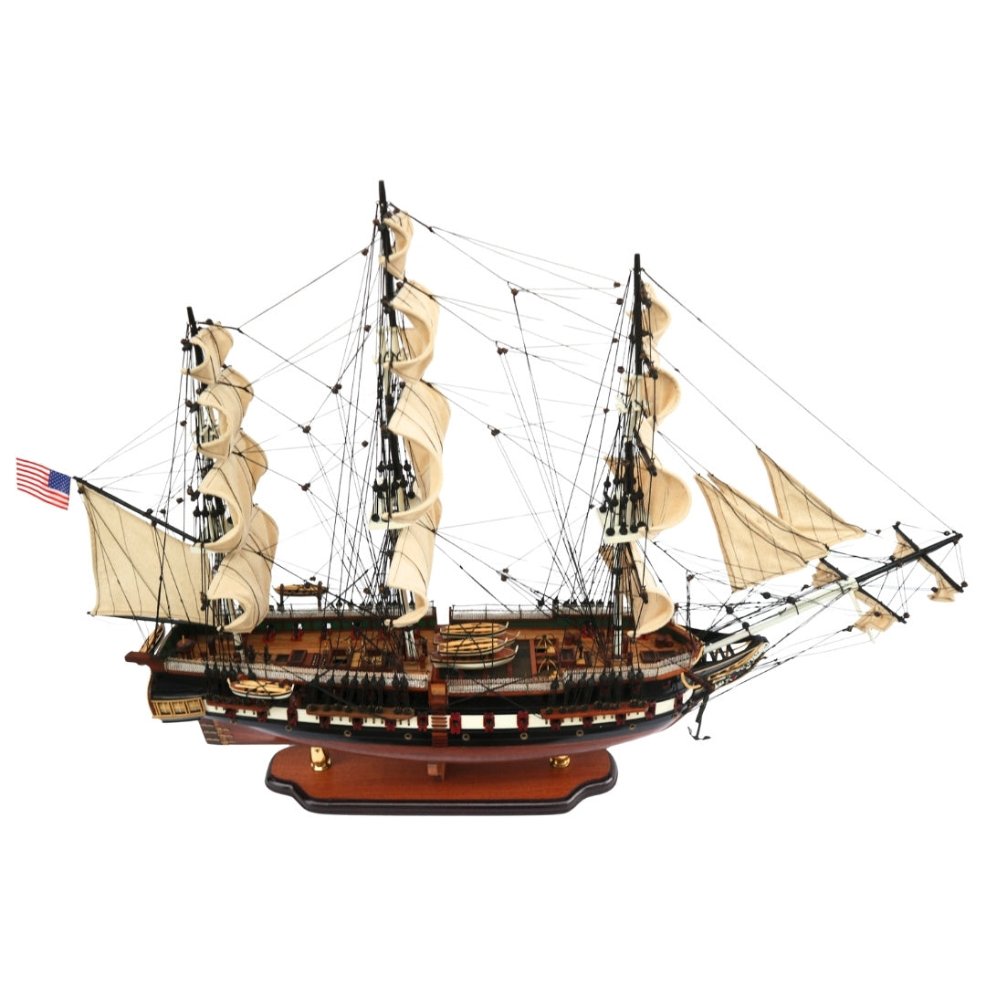 Eksklusiv stor model af sejlskibet USS Constitution 100cm med mulighed for personlig gravering
