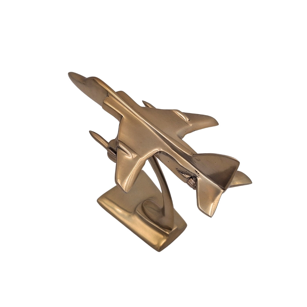 Metalmodel af Jaguar-jagerfly gave til pilot – JAG