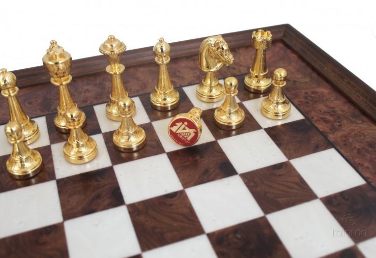 Stort eksklusivt skakspil Italfama i forgyldt metal 53x53 cm – N137
