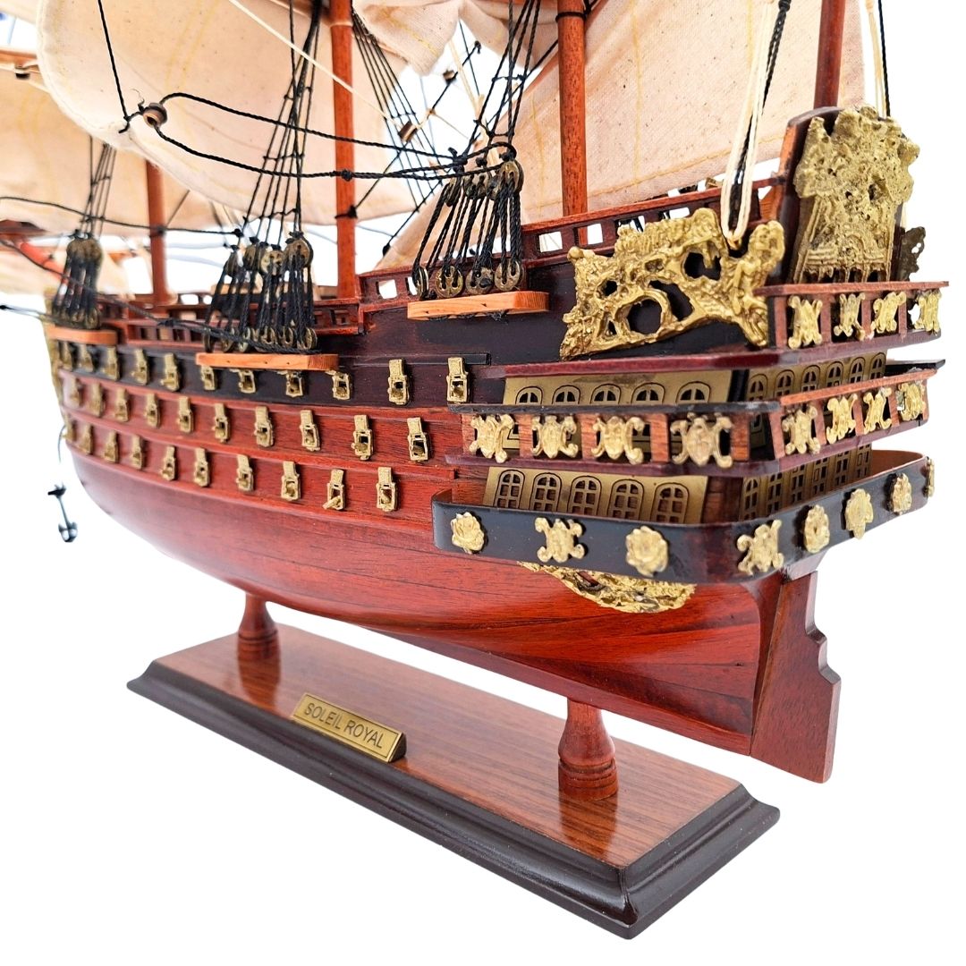 Samlet model af sejlskibet Soleil Royal 46 cm - håndlavet af eksotisk træ med mulighed for personlig gravering