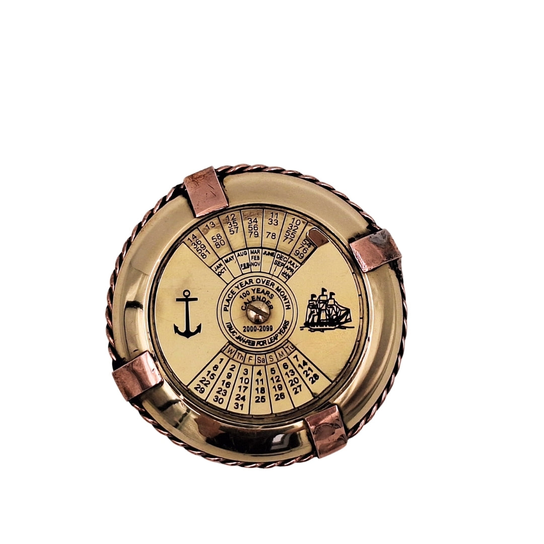 Elegant maritim kalender i messing - NI1422