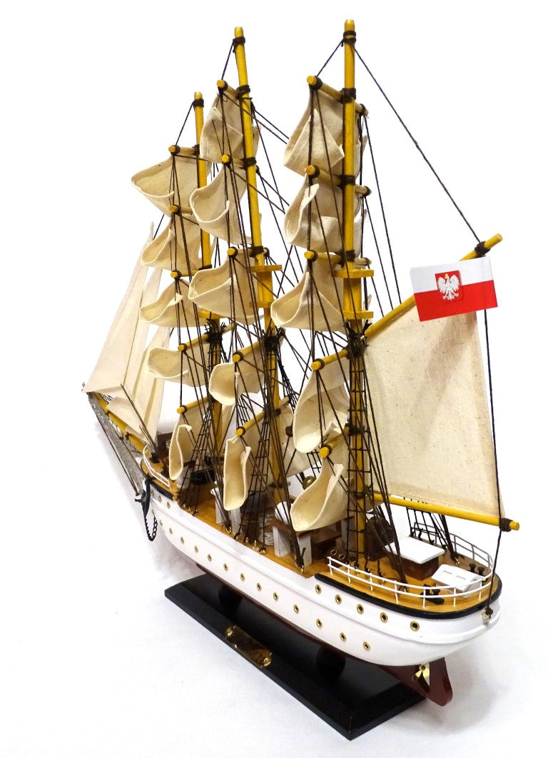 Model af sejlskibet Dar Pomorza 50cm - DARPOM50