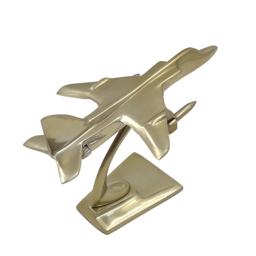 Metalmodel af Jaguar-jagerfly gave til pilot – JAG
