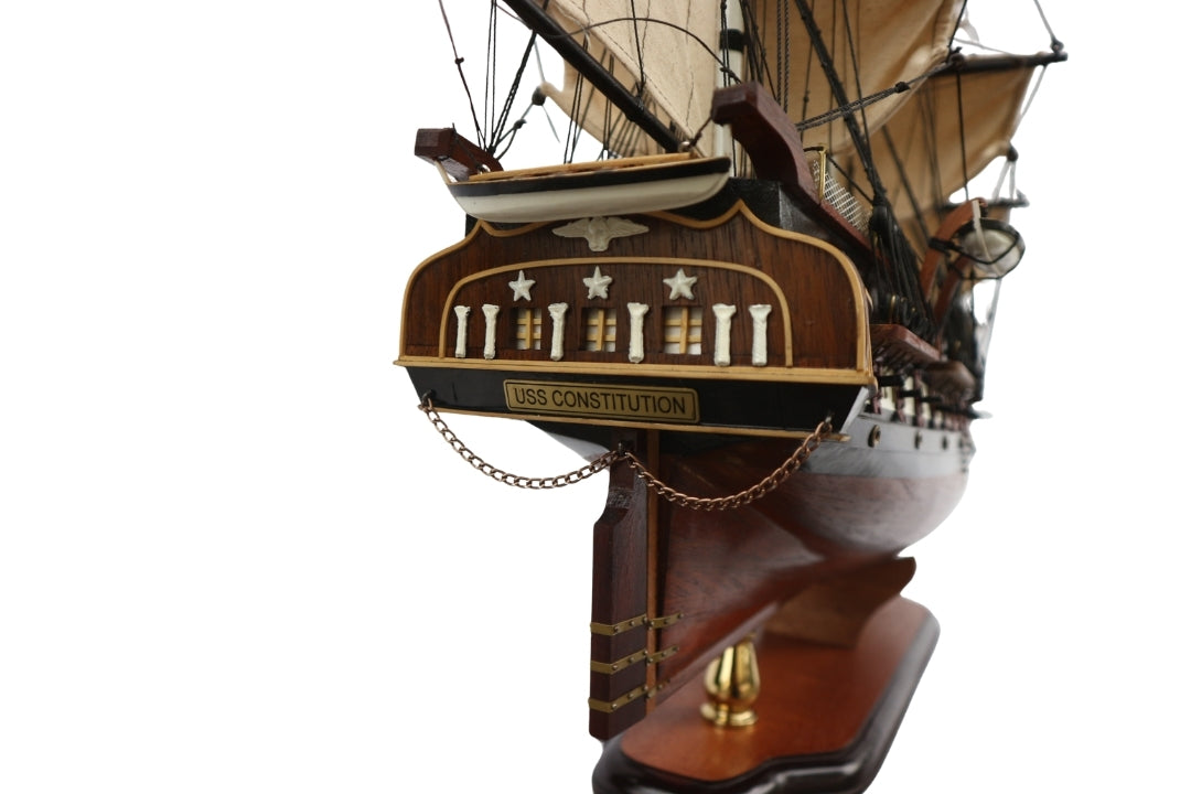 Eksklusiv stor model af sejlskibet USS Constitution 100cm med mulighed for personlig gravering