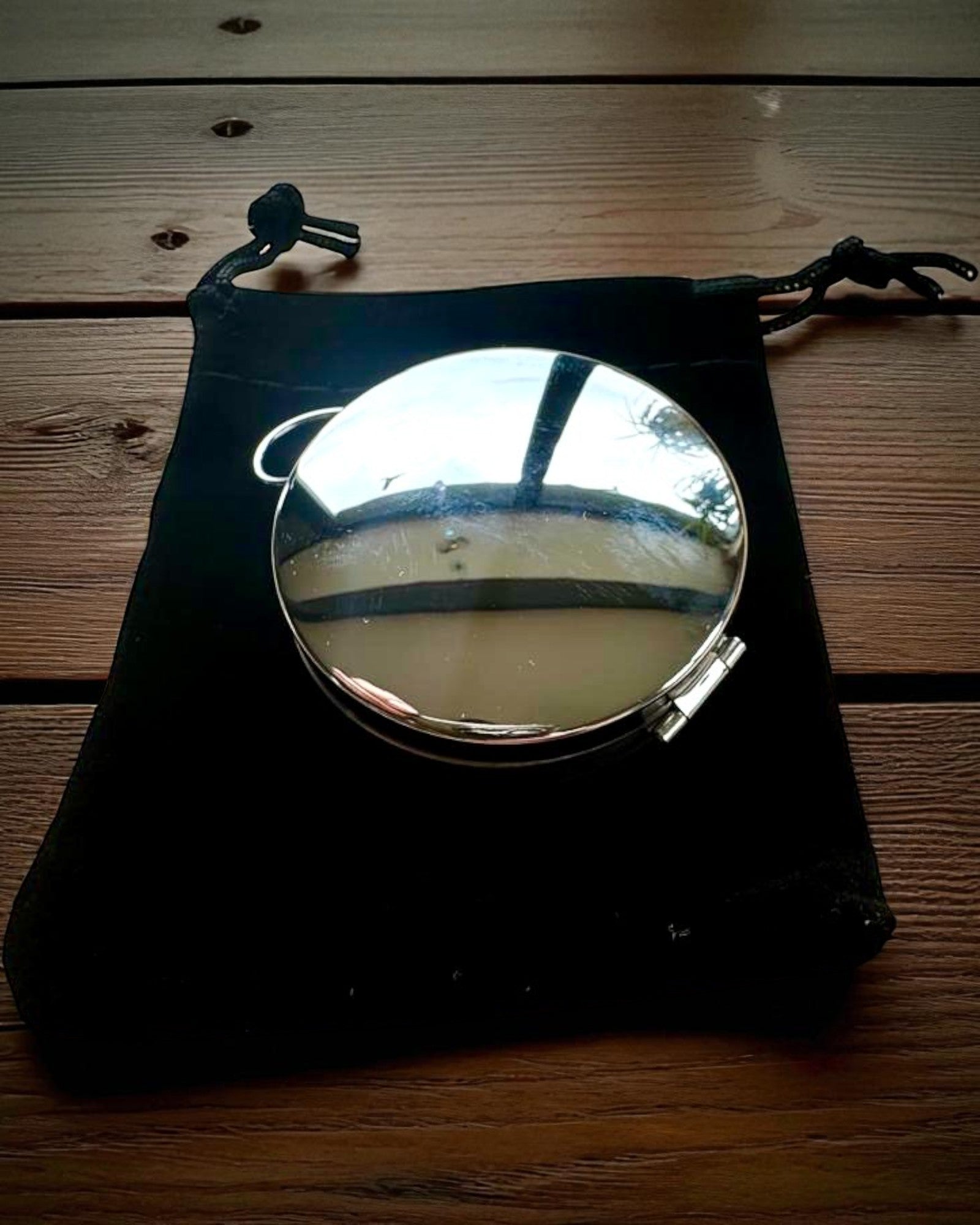 Vandtæt Messingkompas med Glødeffekt - Uundværlig til Vandreture og Camping, personliggørelse med gravering