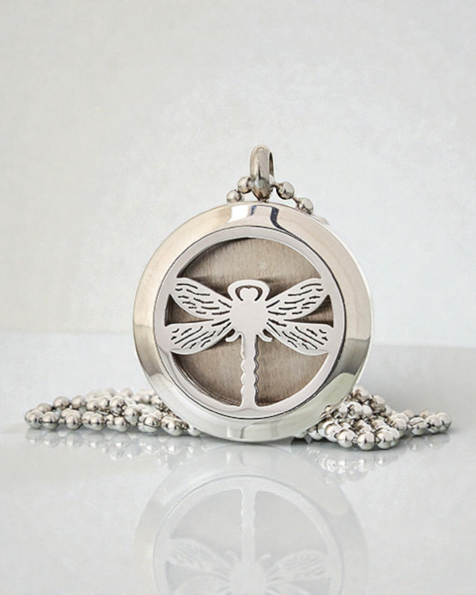 Aromalife Dragonfly Spirit halskæde – Duftmedaljon med guldsmed 25 mm