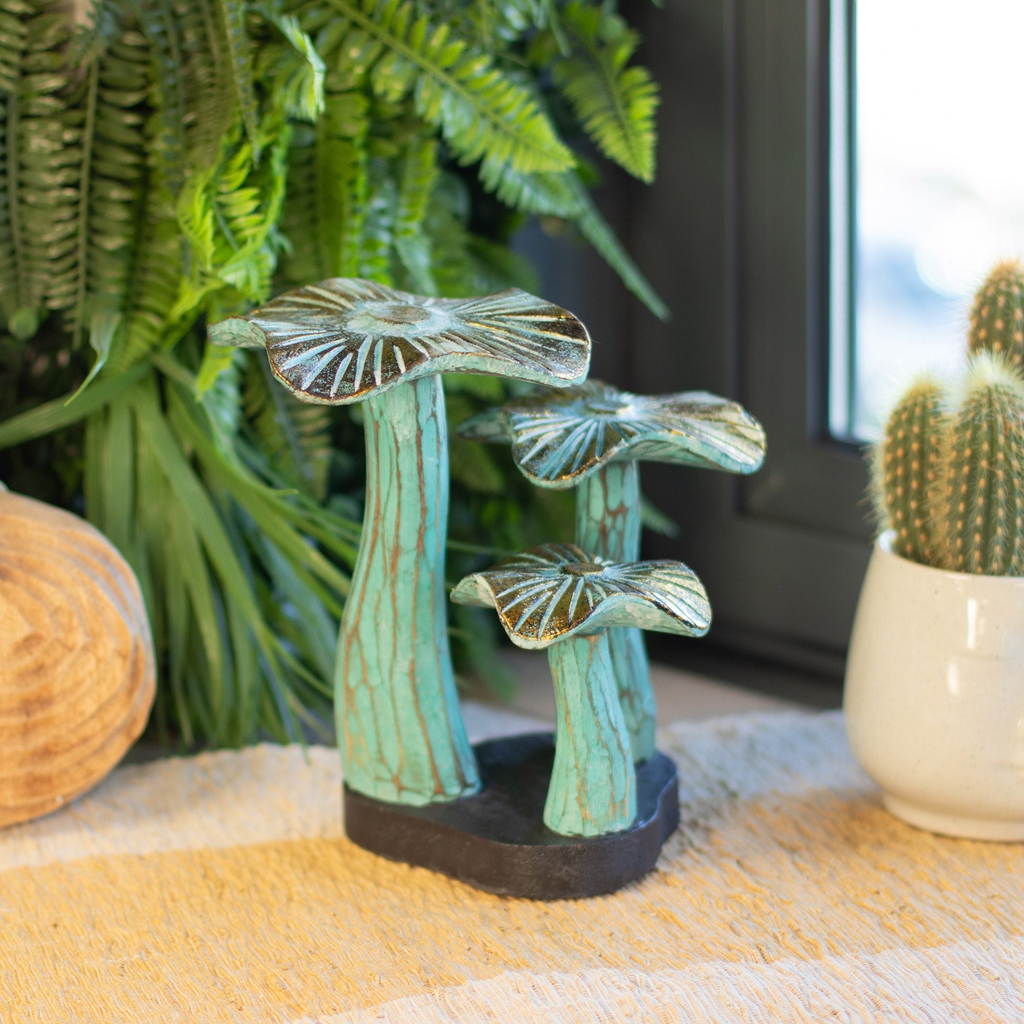Lille gylden kunstnerisk svamp 20 cm - håndlavet af træ i turkise nuancer
