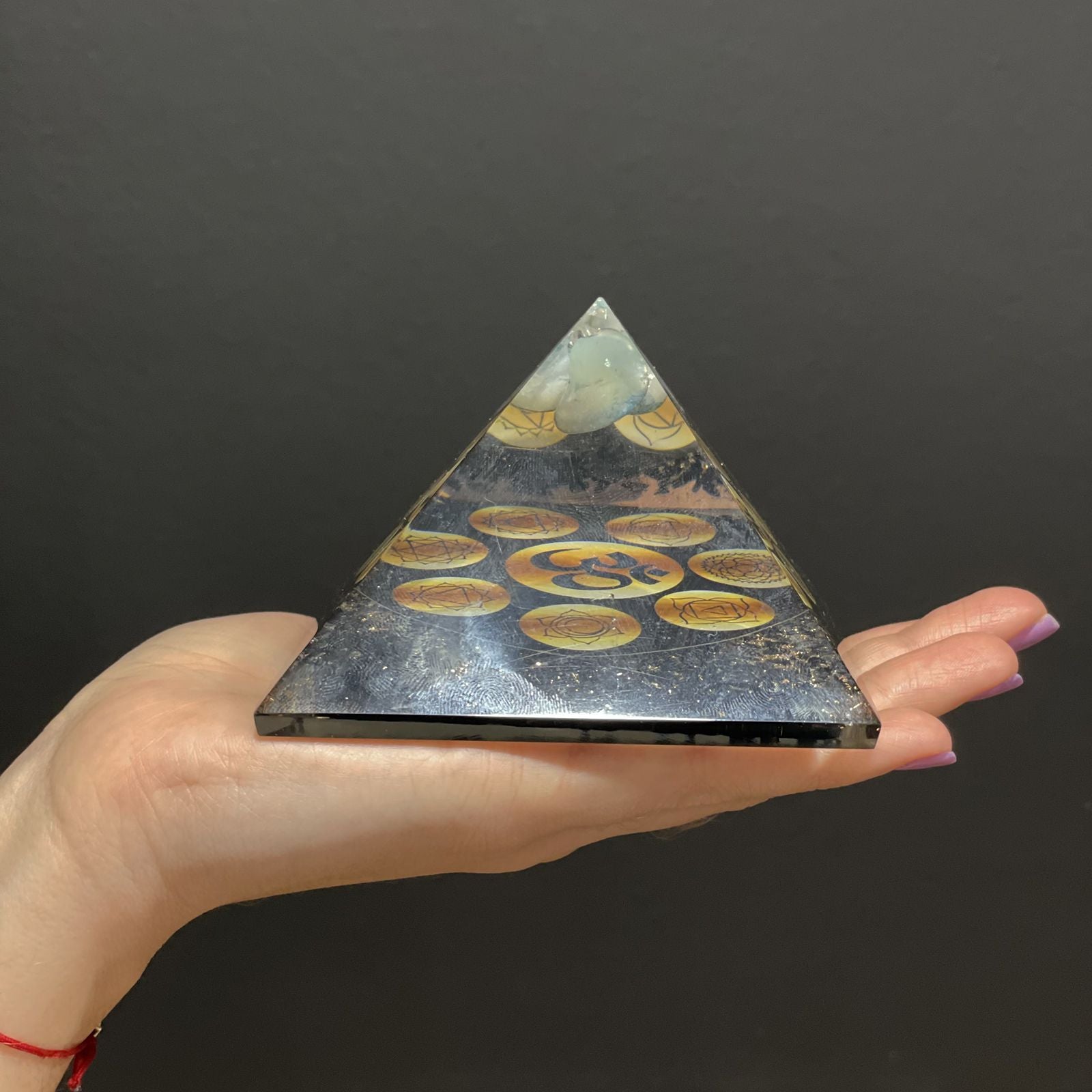 Orgonitpyramide Midnight Om Chakra
